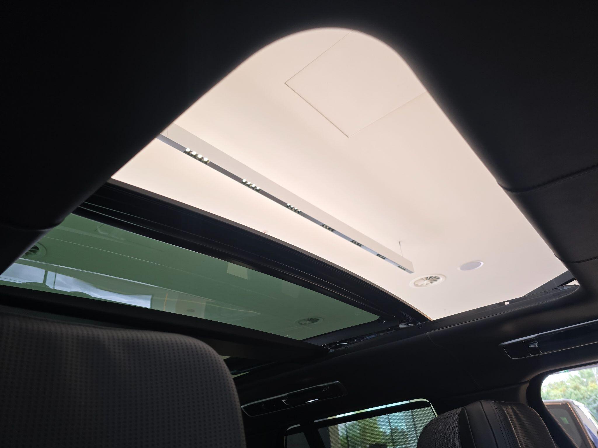 Land Rover Range Rover view 32