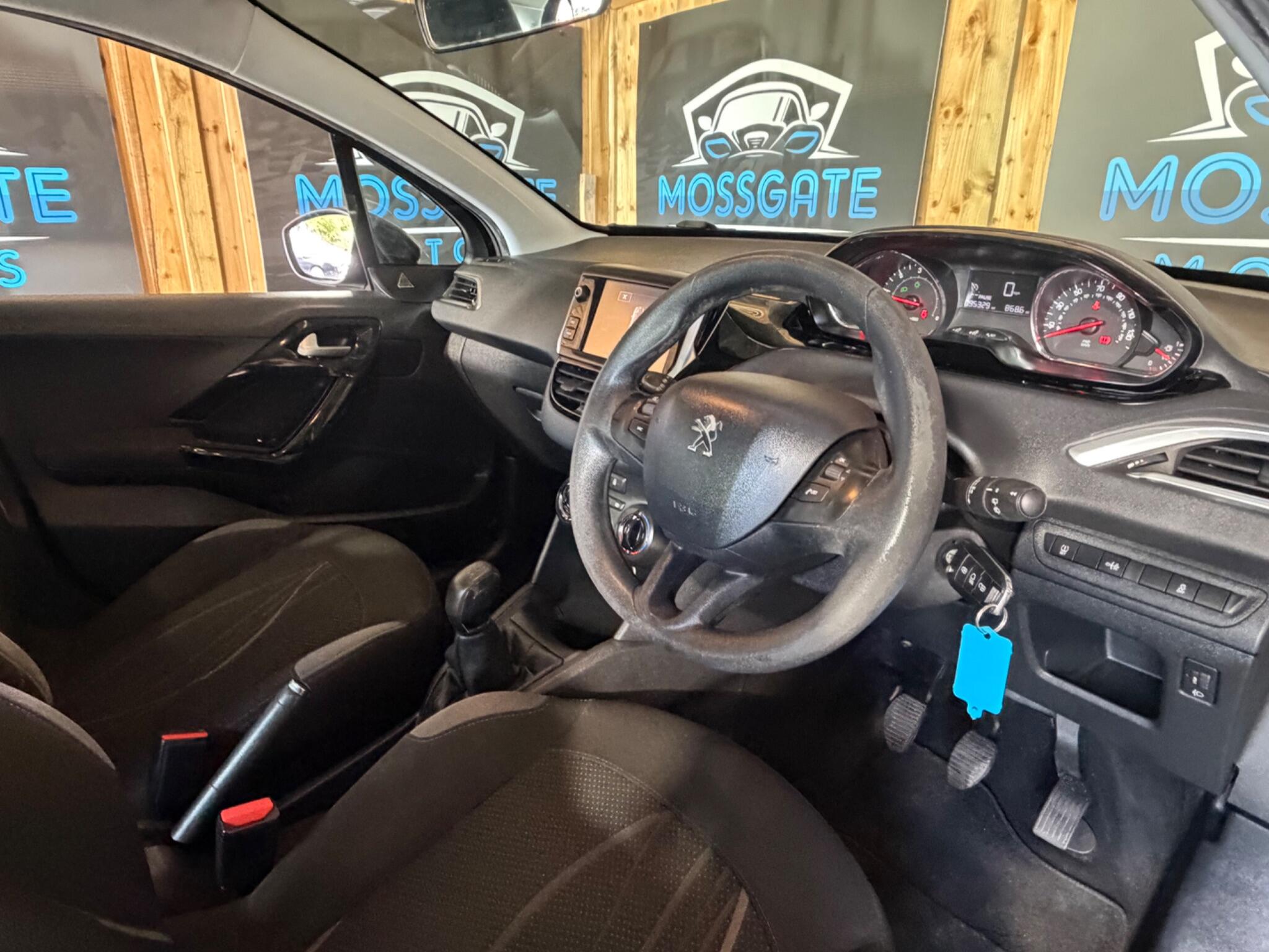 Peugeot 208 view 15