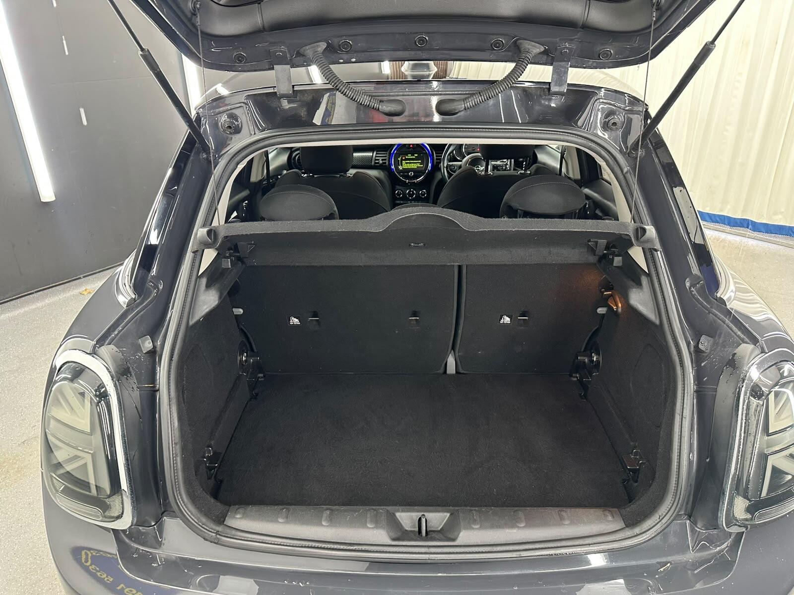 MINI Hatch view 19
