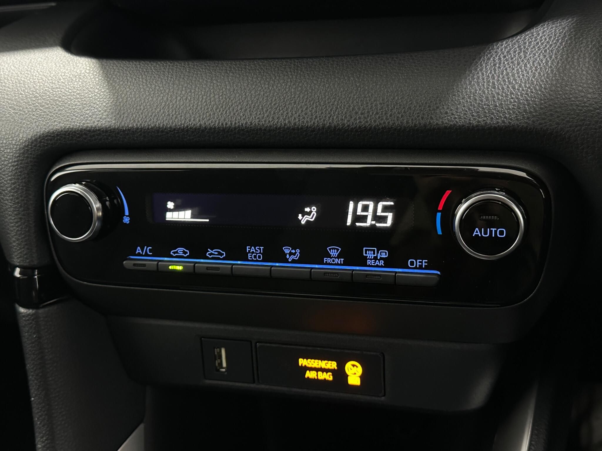 Mazda Mazda2 view 20