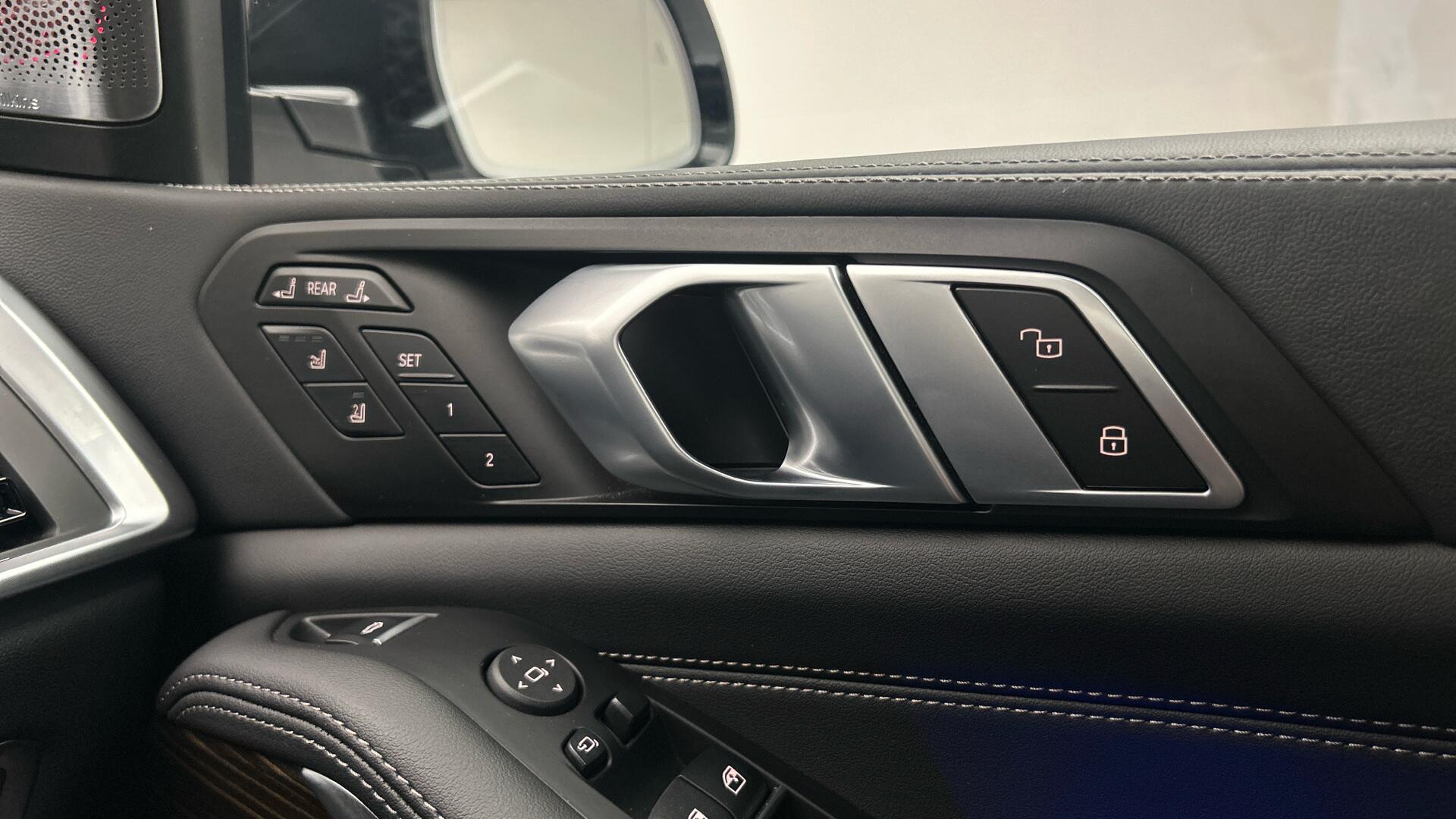 BMW X7 view 27
