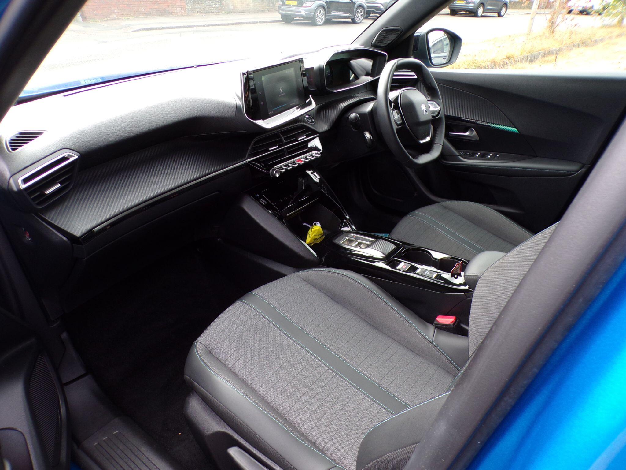 Peugeot E-2008 view 14