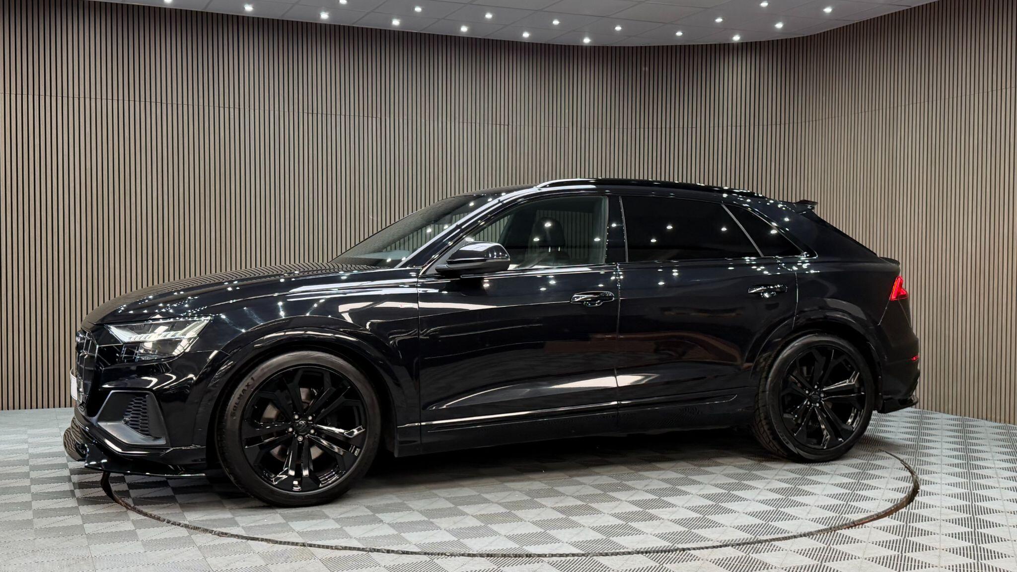 Audi Q8 view 52
