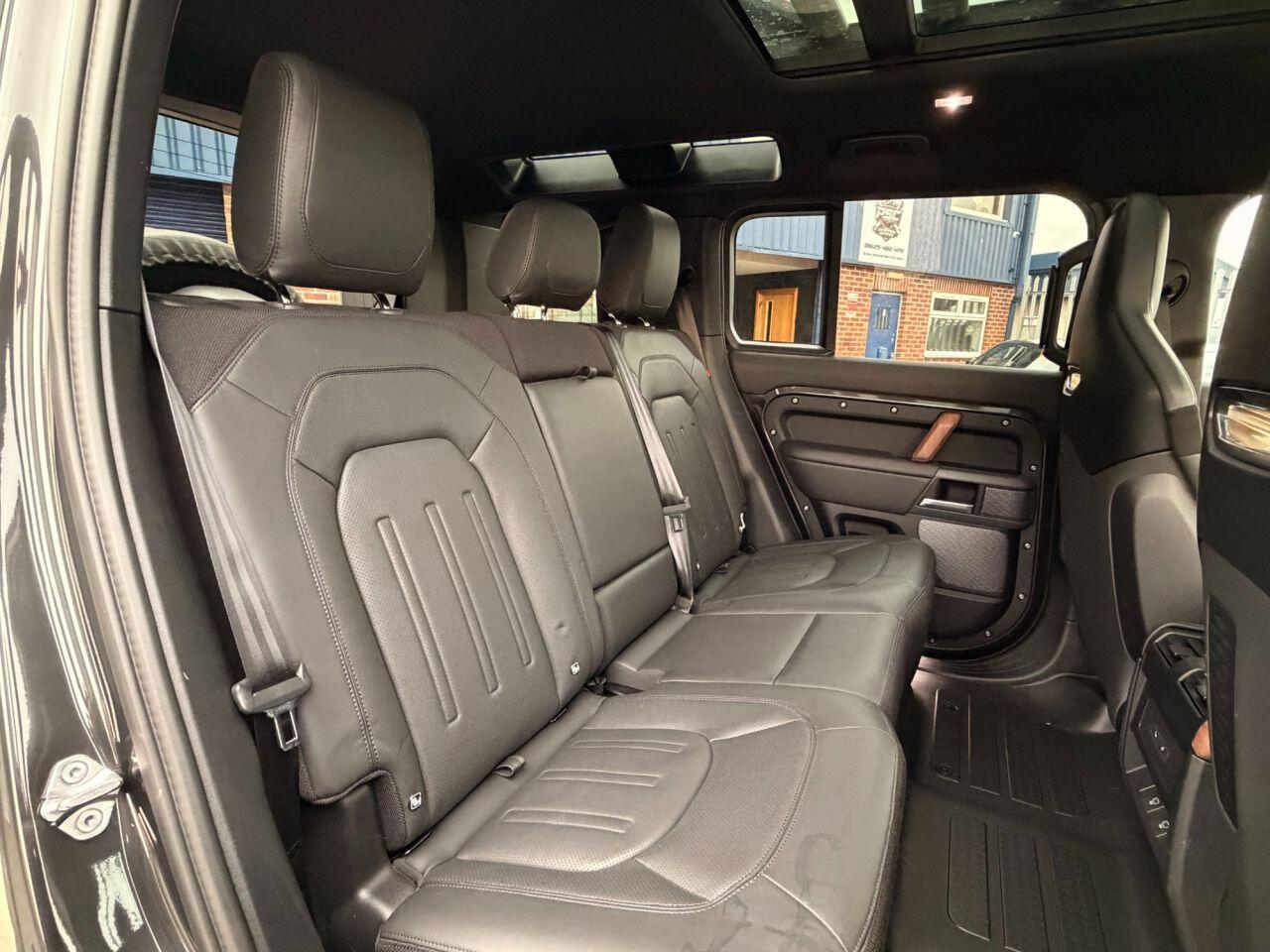 Land Rover Defender view 29