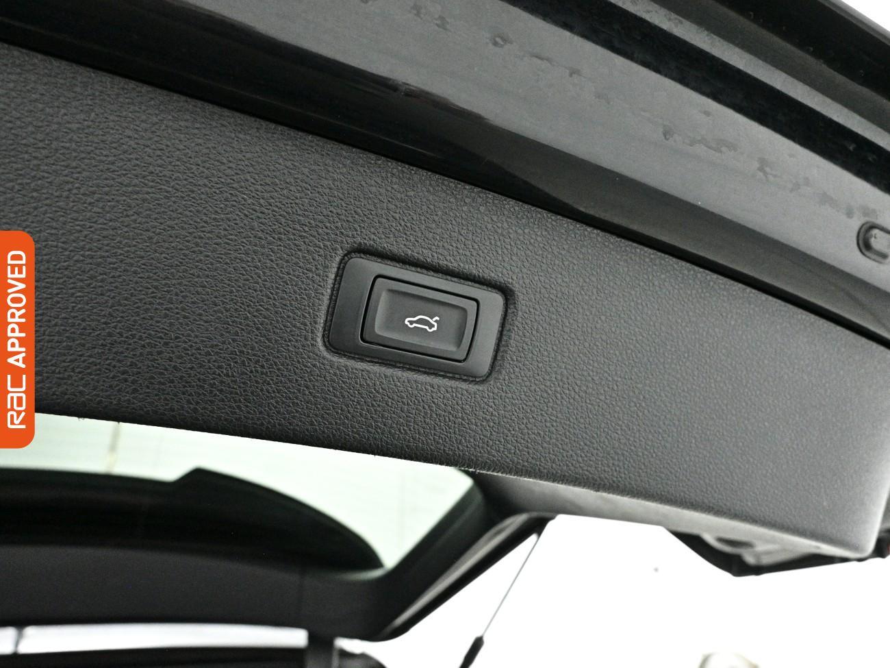 Audi Q7 view 14