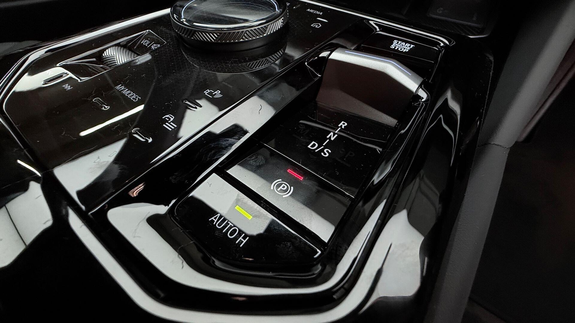 BMW 5 Series view 19