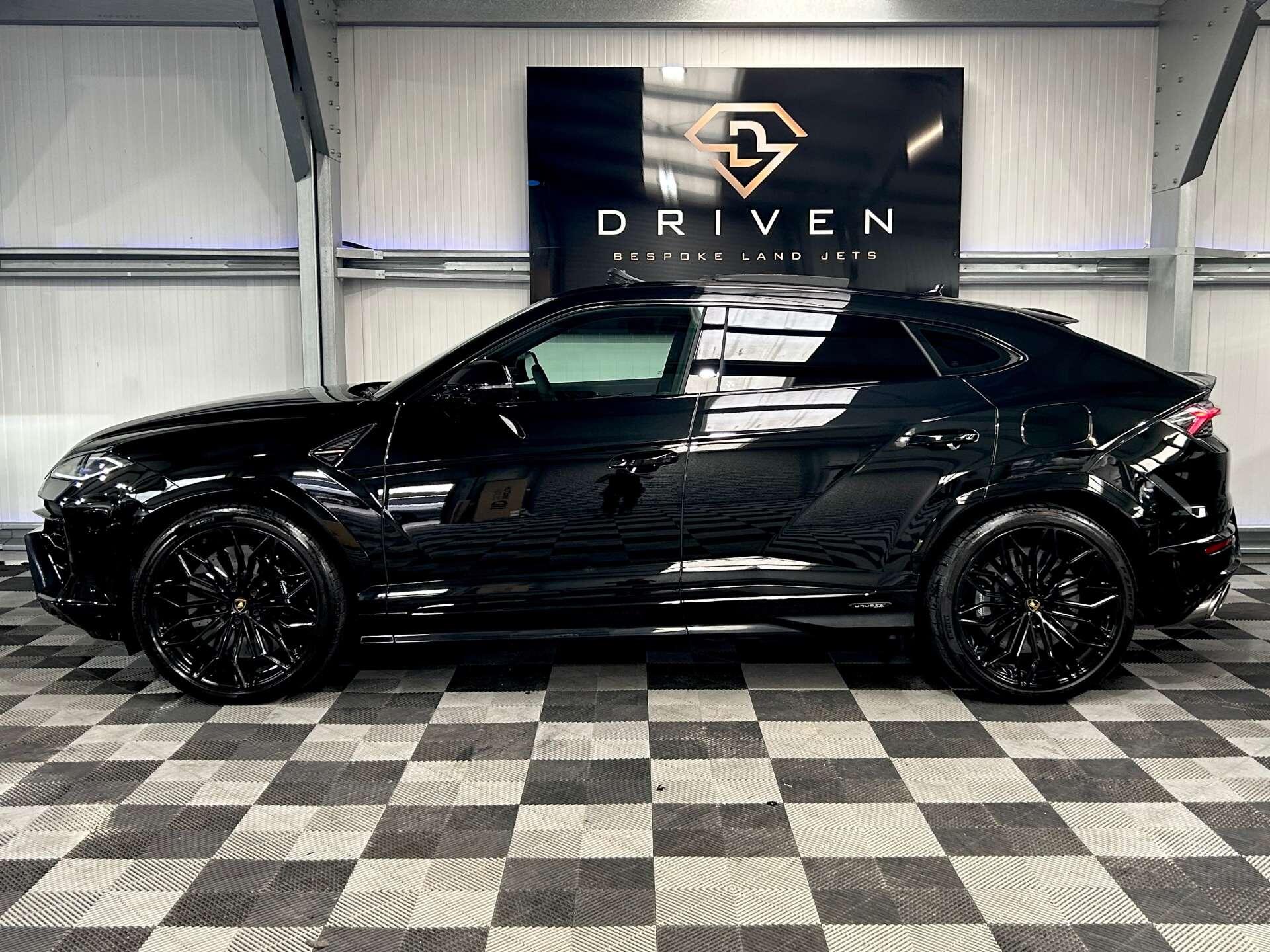 Lamborghini Urus view 15
