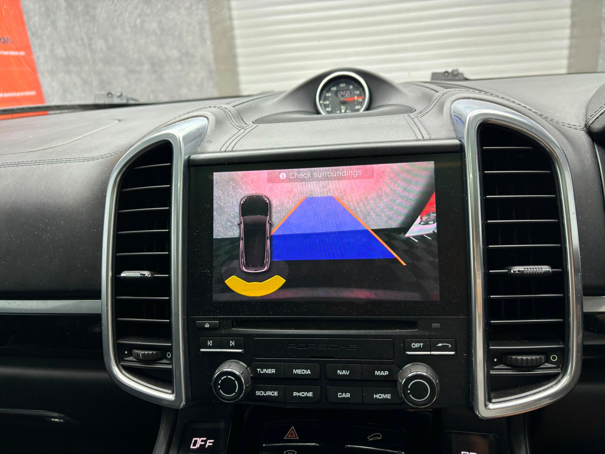 Porsche Cayenne view 29