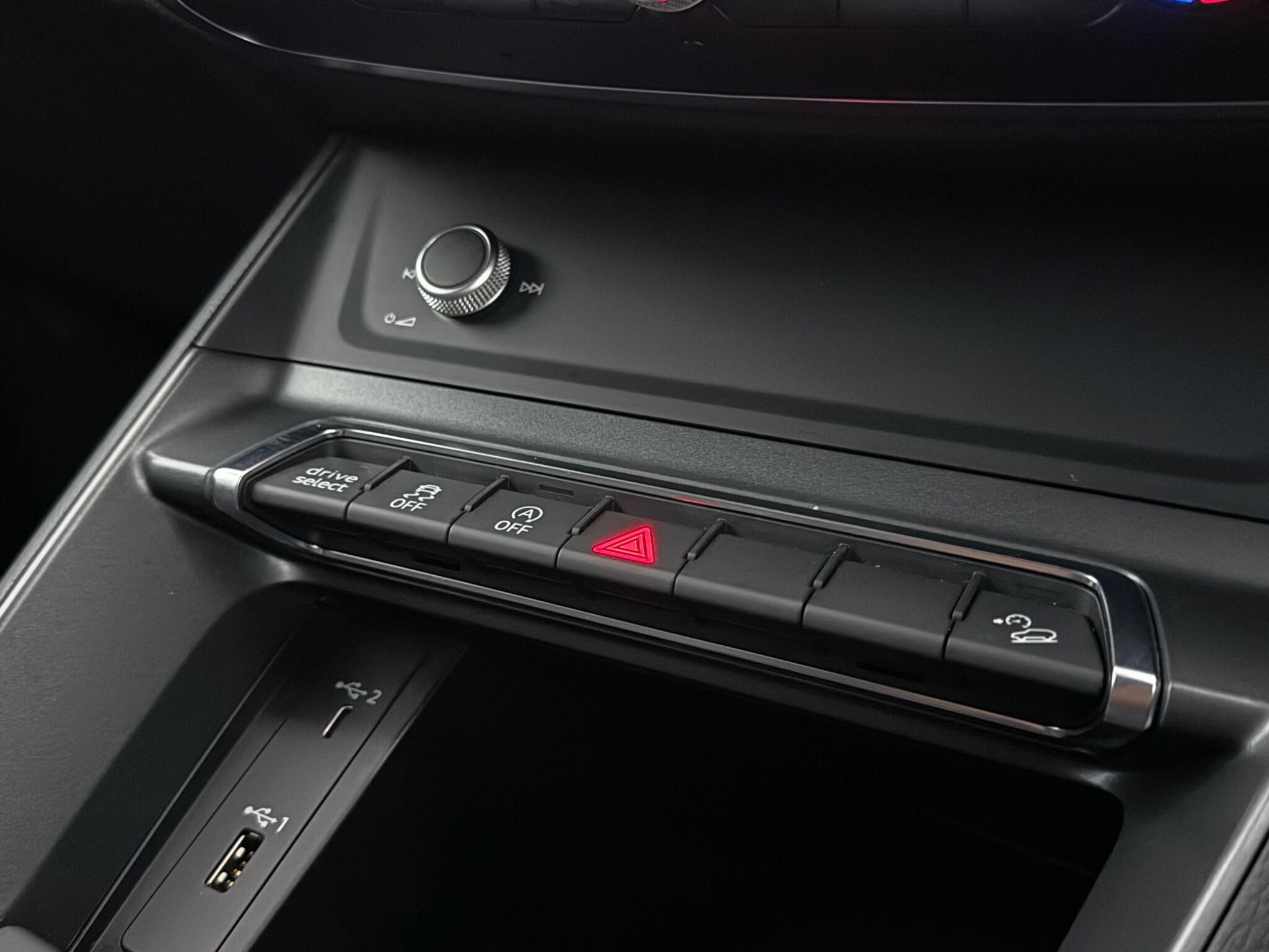 Audi Q3 view 29