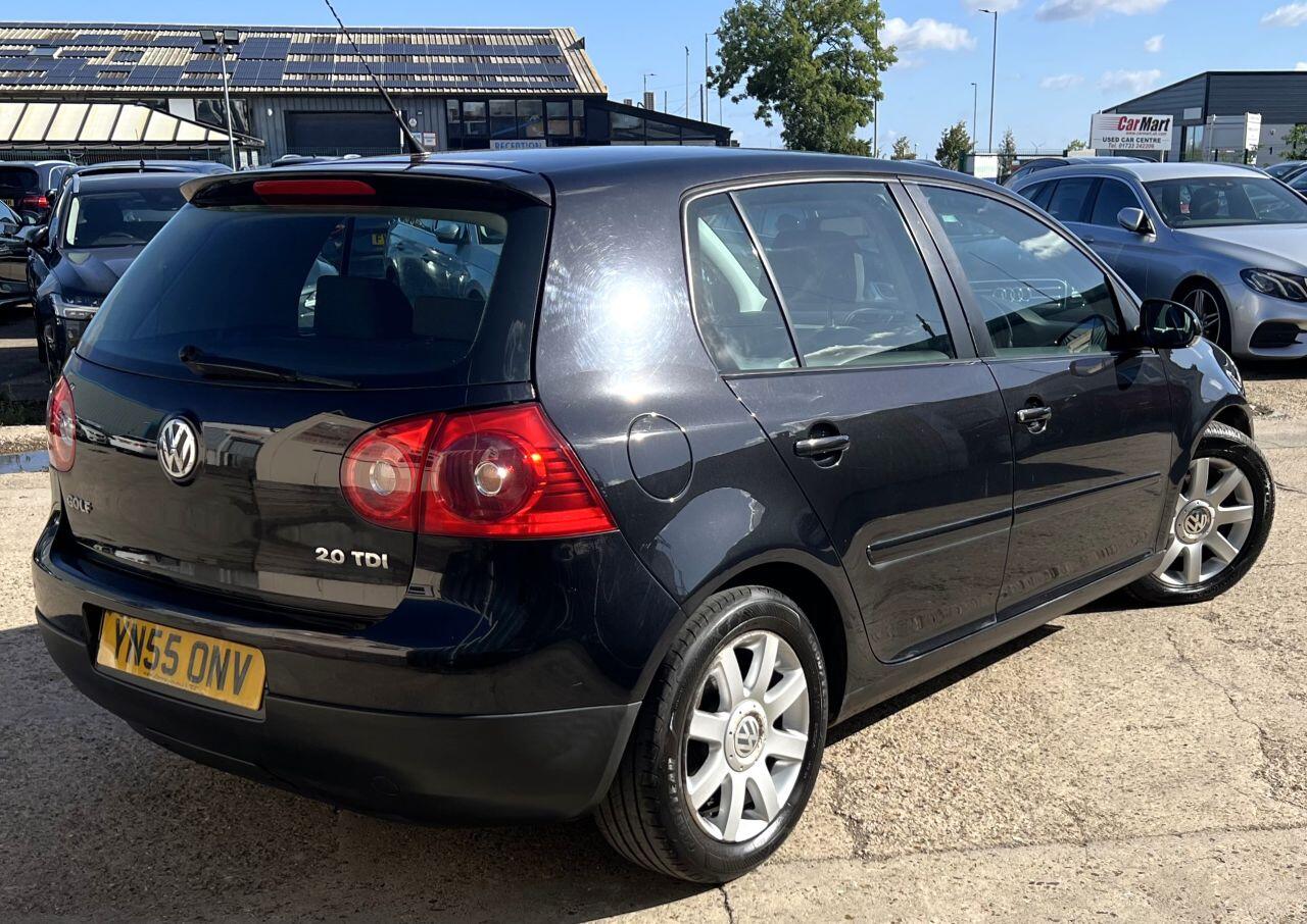 Volkswagen Golf view 3