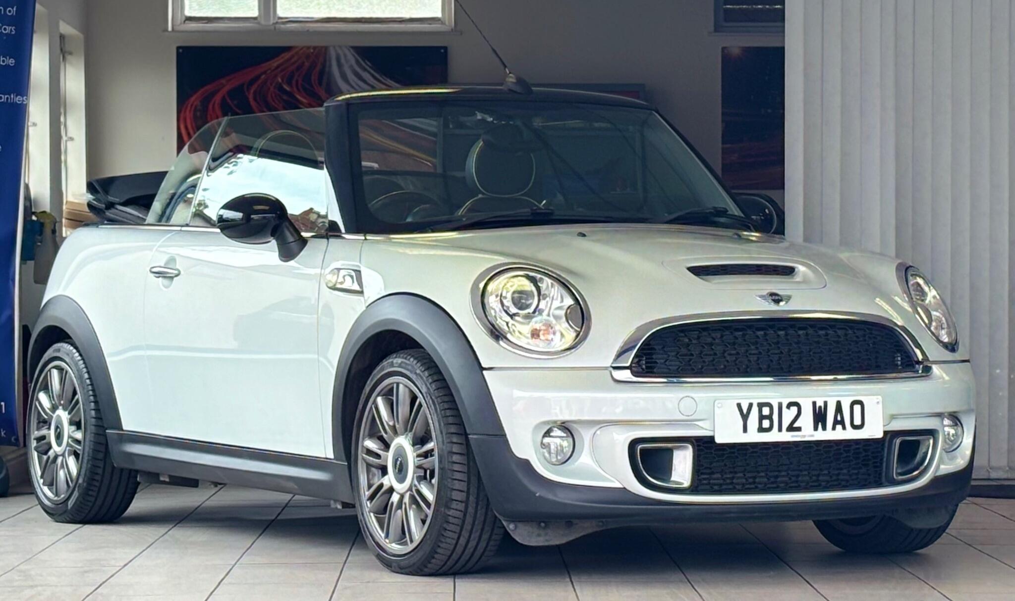 Mini Convertible view 5