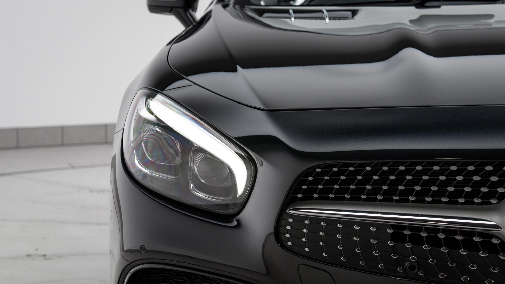 Mercedes-Benz SL view 13