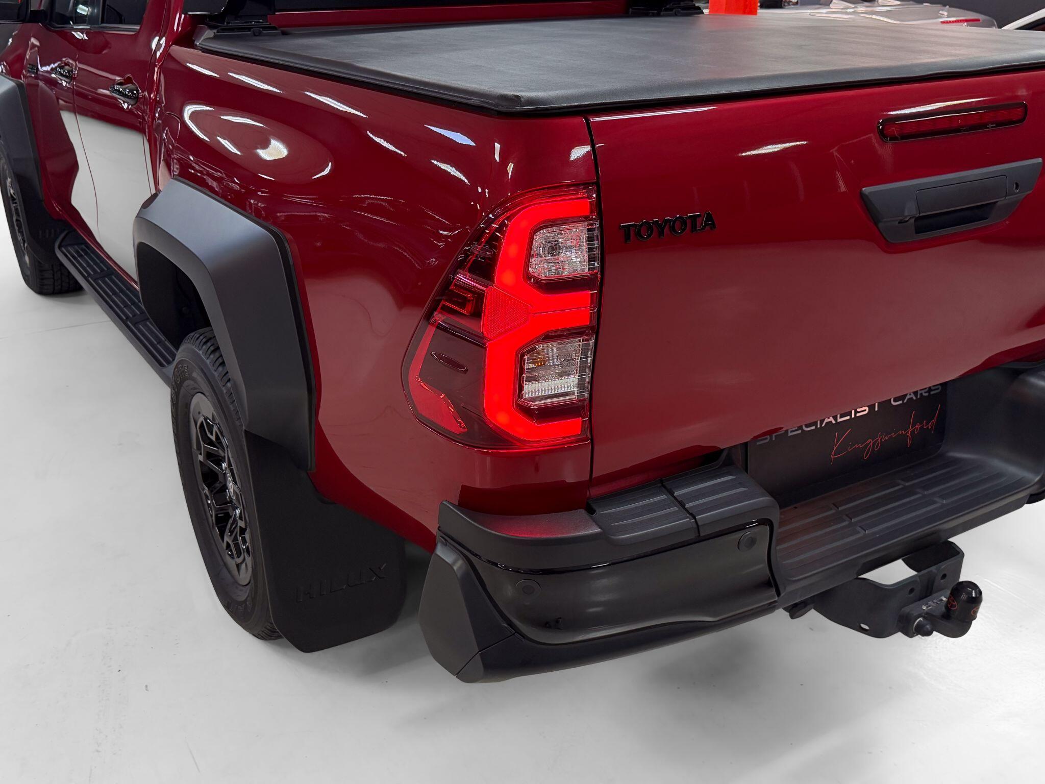 Toyota Hilux view 24