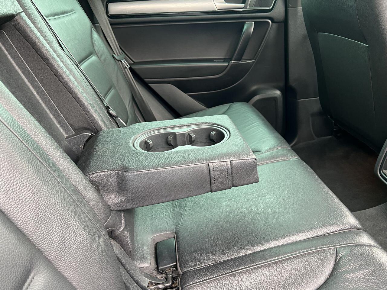 Volkswagen Touareg view 21