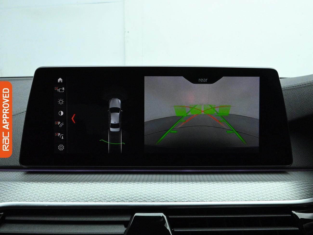 BMW 5 Series view 19