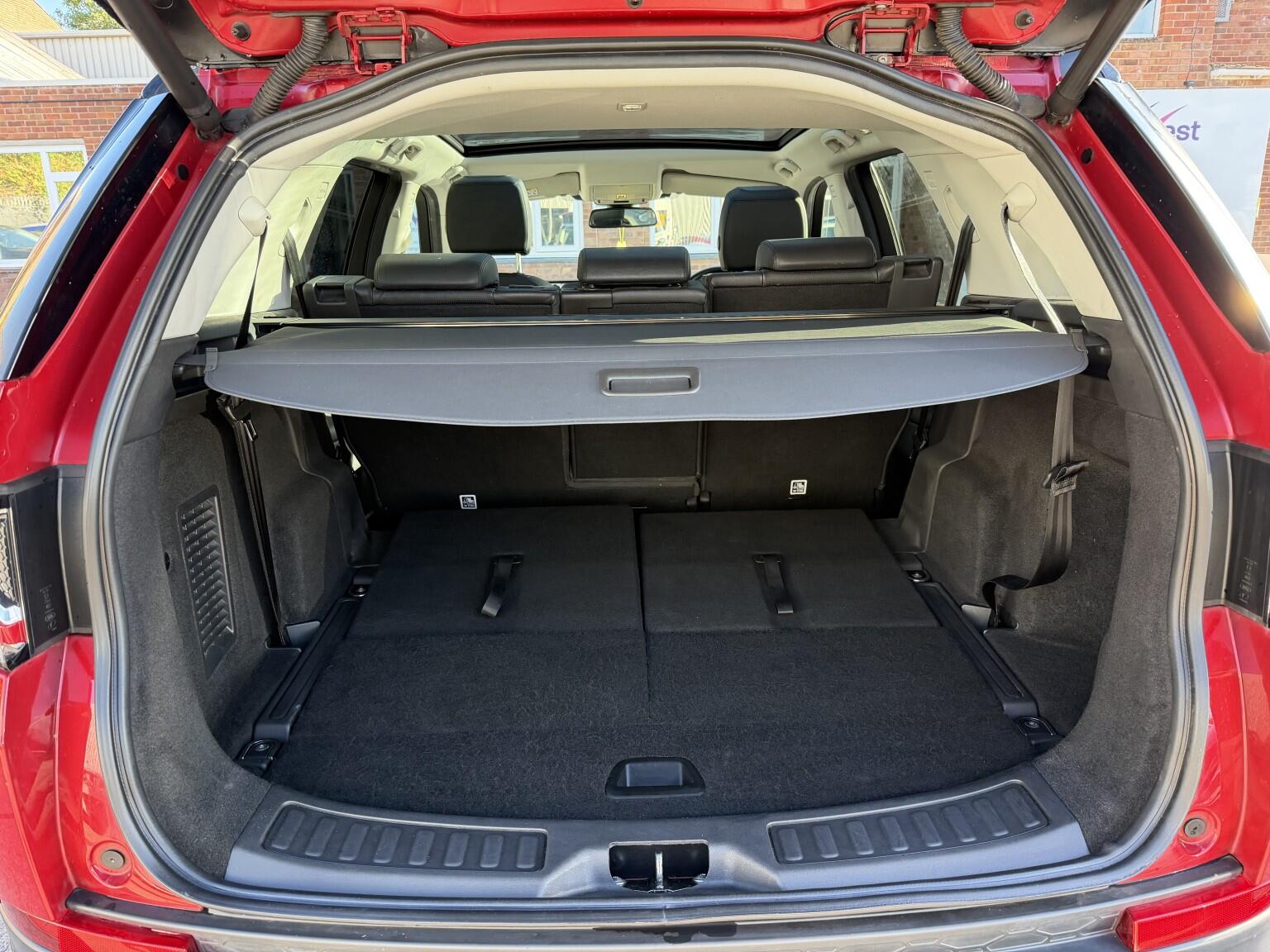 Land Rover Discovery Sport view 19