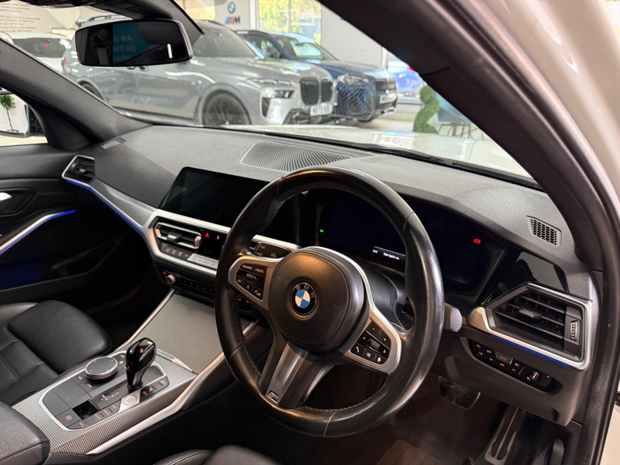 BMW 3 Series view 25