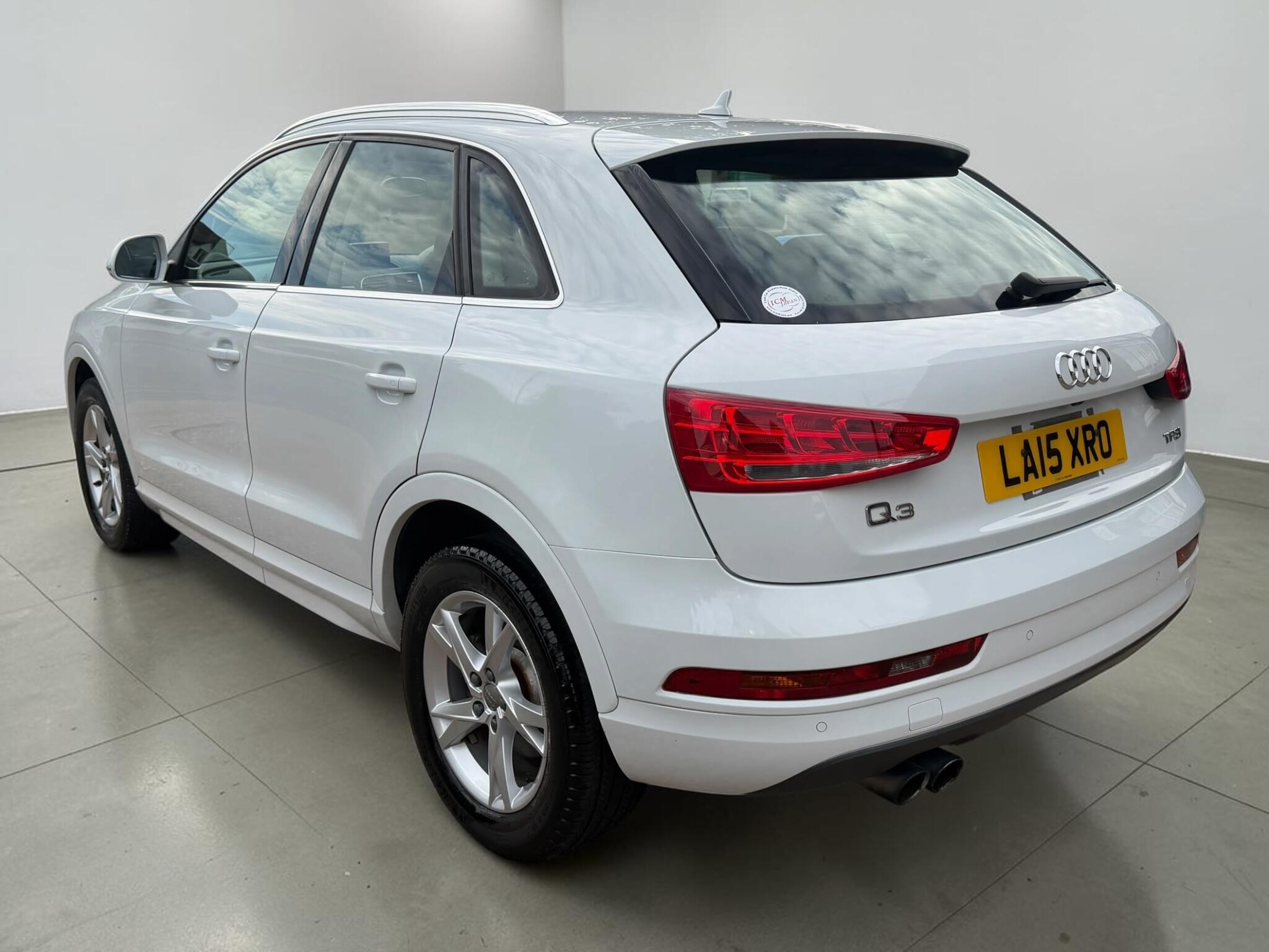 Audi Q3 view 7
