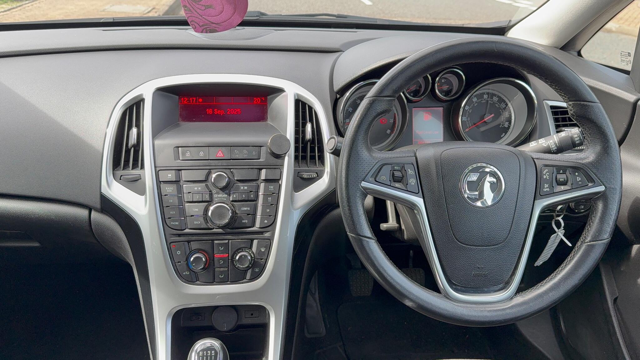 2015 Vauxhall Astra 1.6i SRi Euro 6 5dr • 60,200 miles image 17