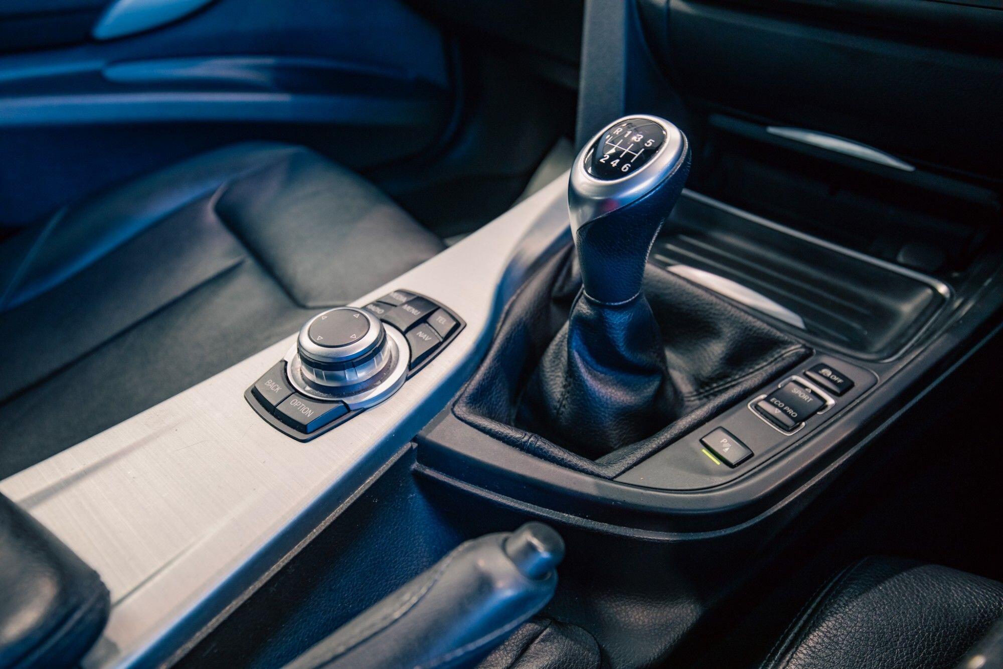 BMW 3 Series view 18