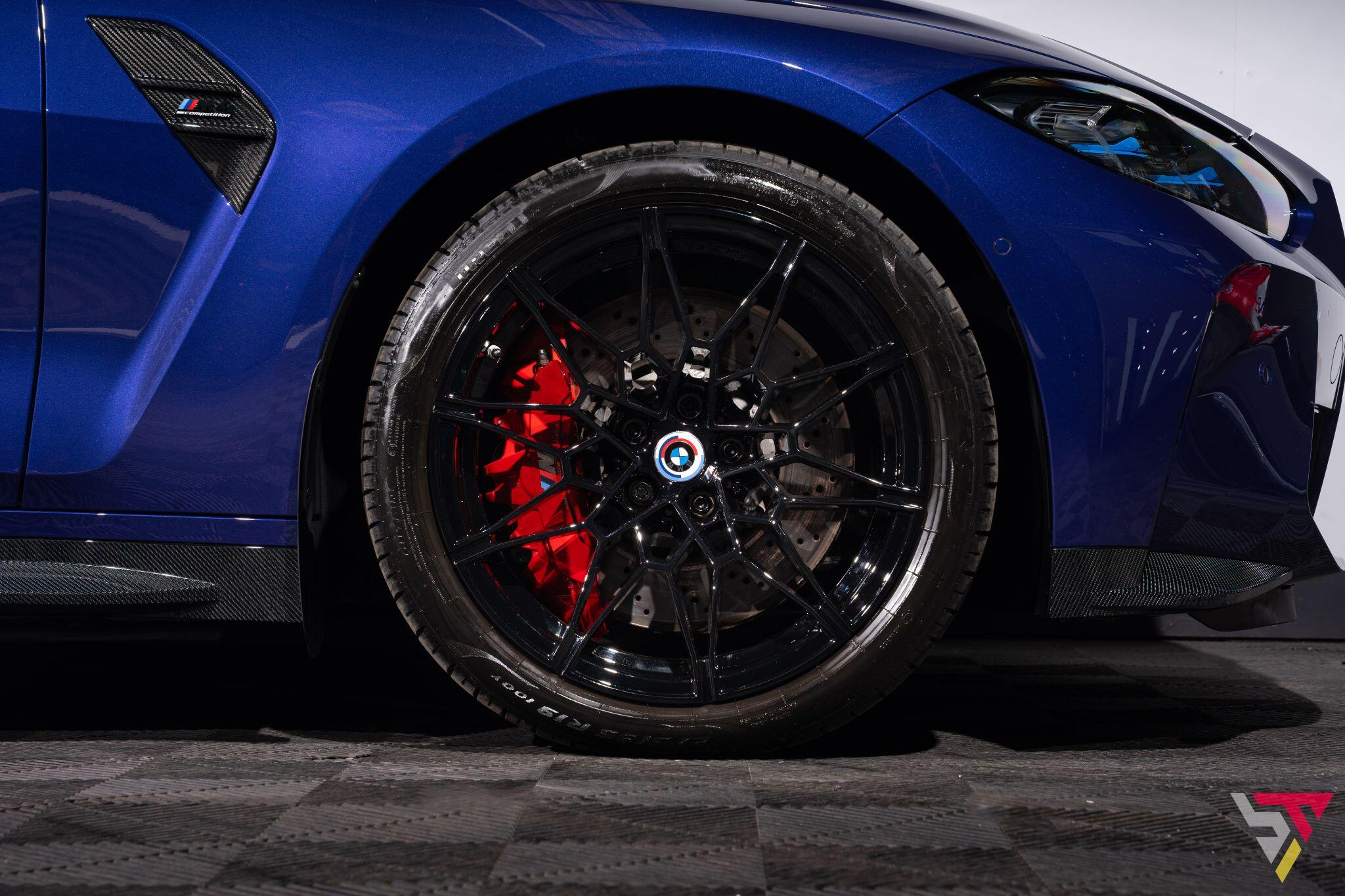 BMW M4 view 9