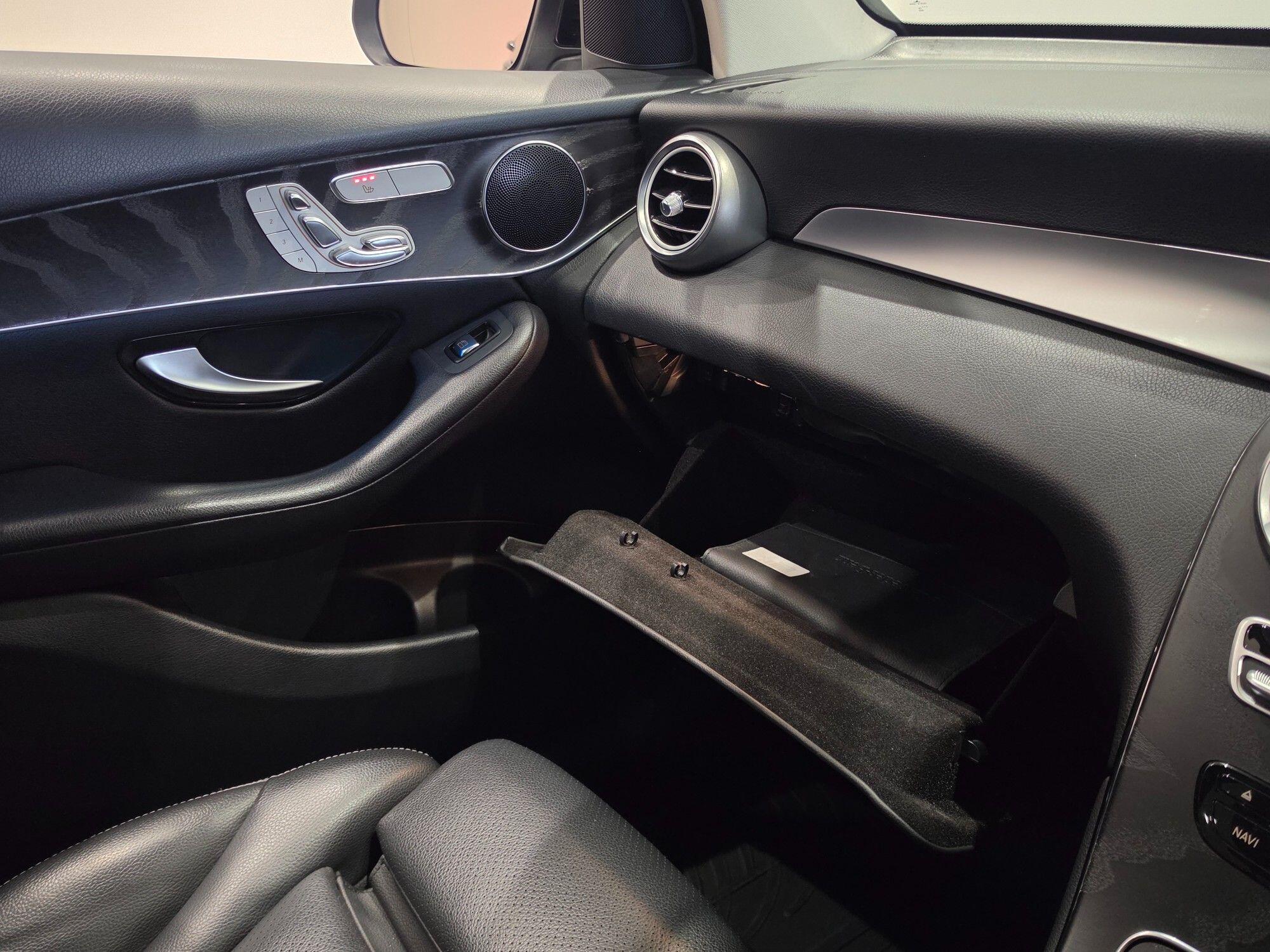 Mercedes-Benz GLC view 80