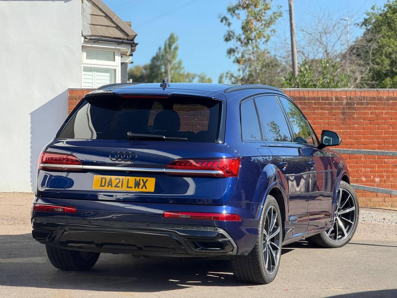 Audi Q7 view 64