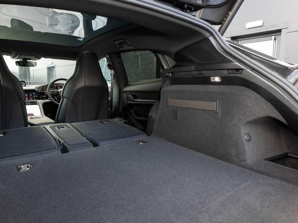 Porsche Taycan view 16