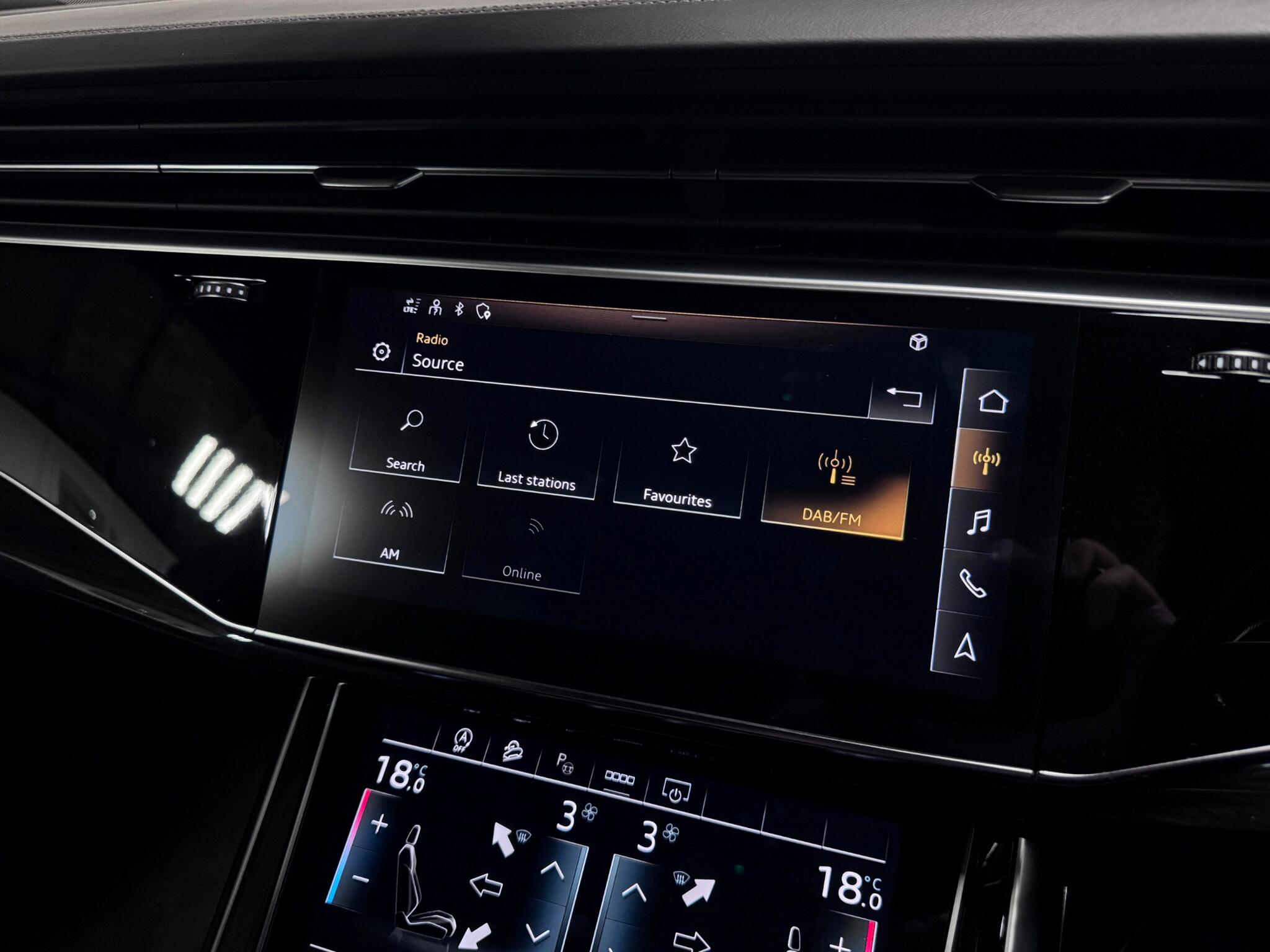 Audi SQ8 view 43