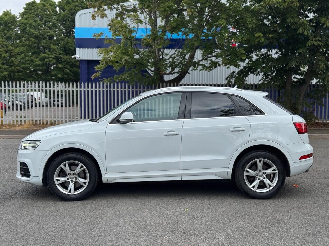 Audi Q3 view 4