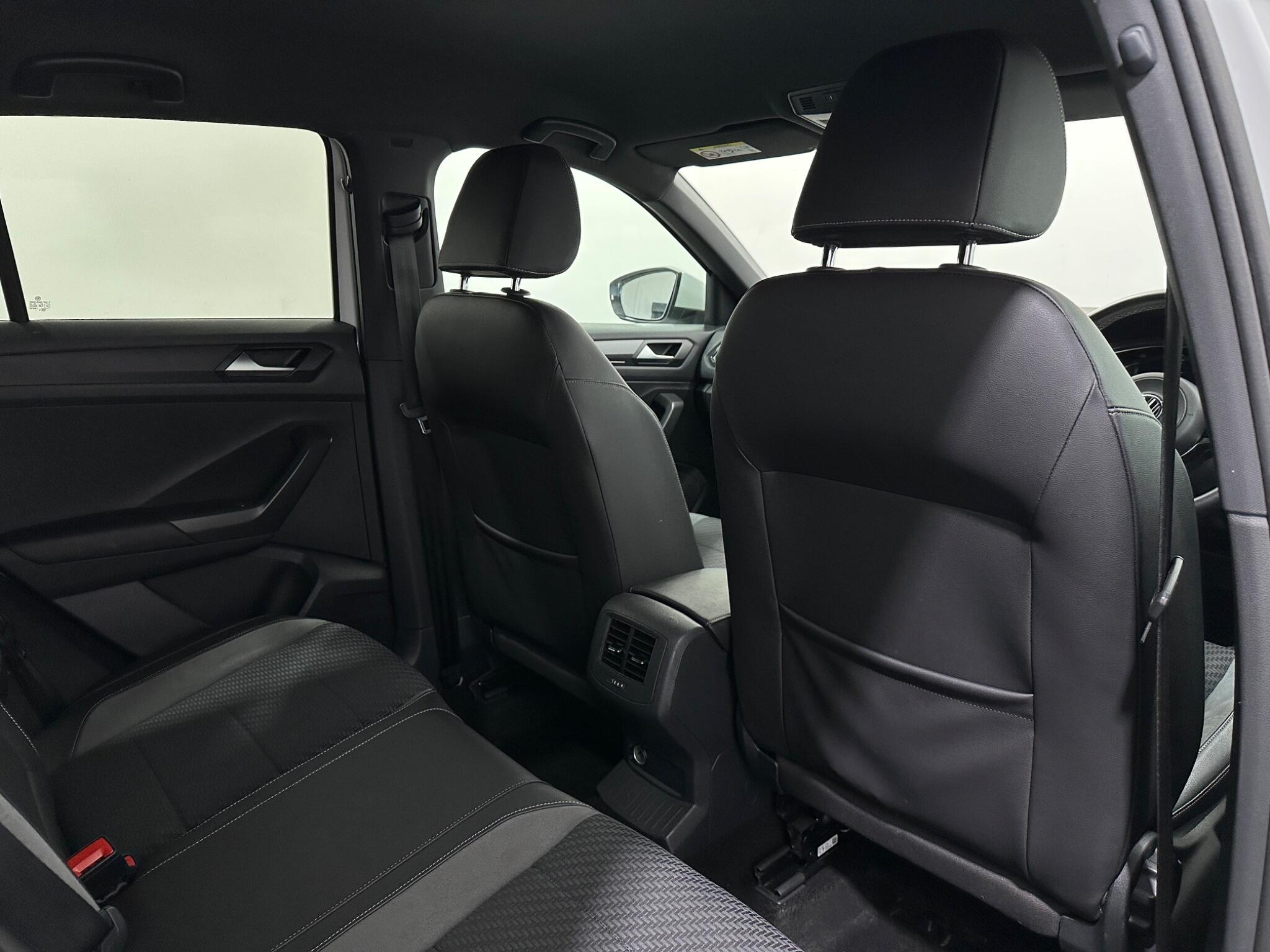 Volkswagen T-Roc view 41