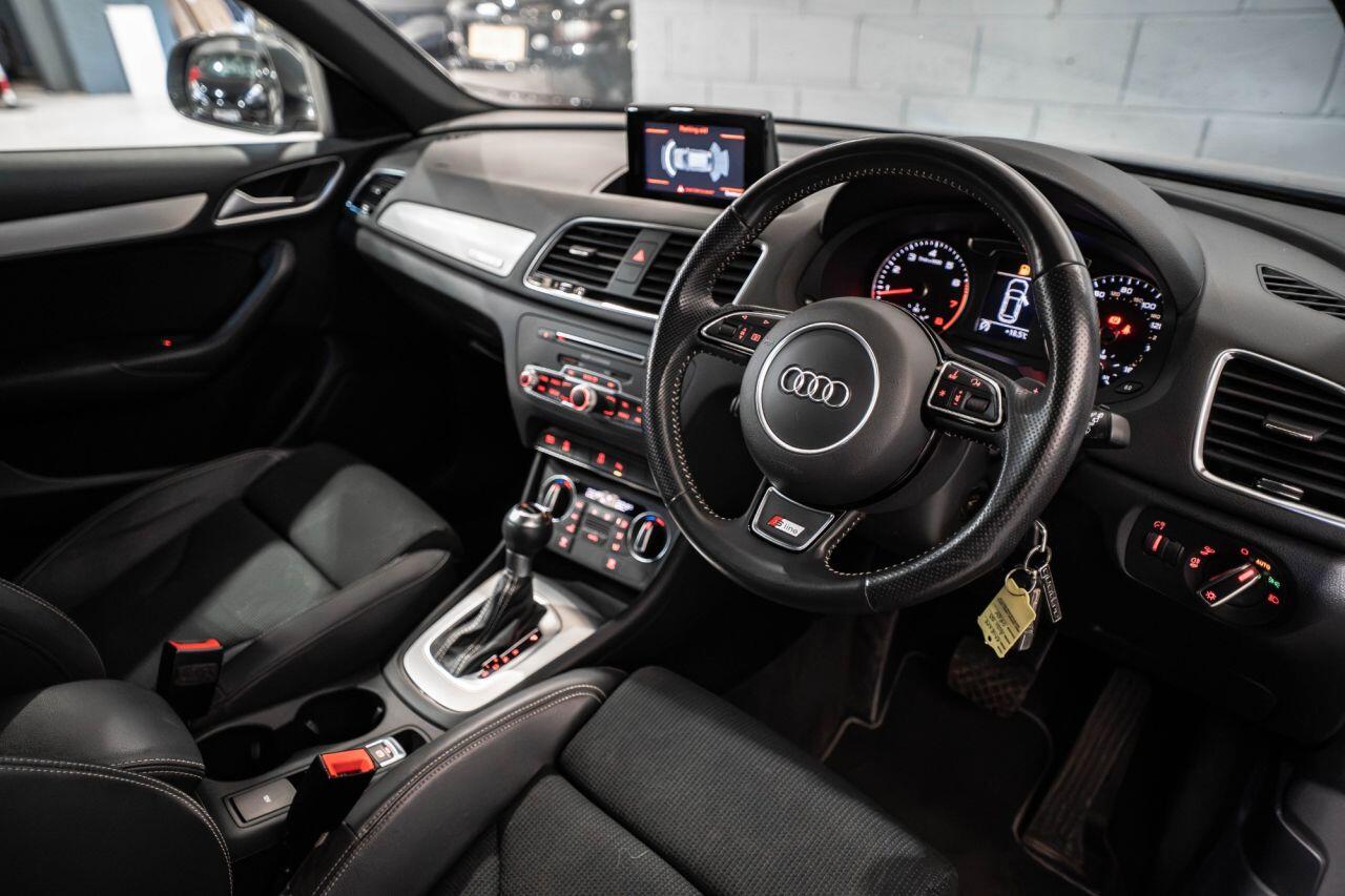 Audi Q3 view 11
