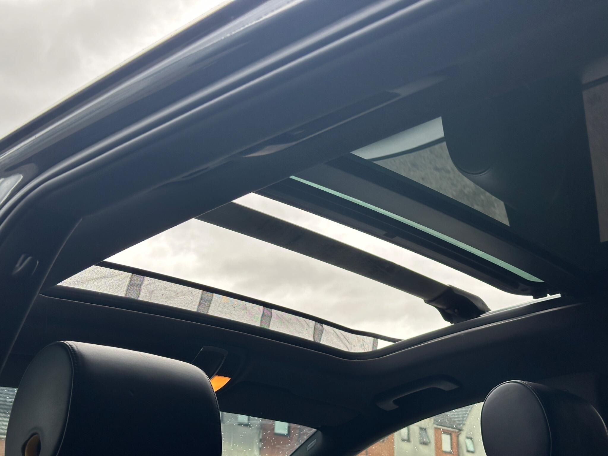 Audi Q7 view 5