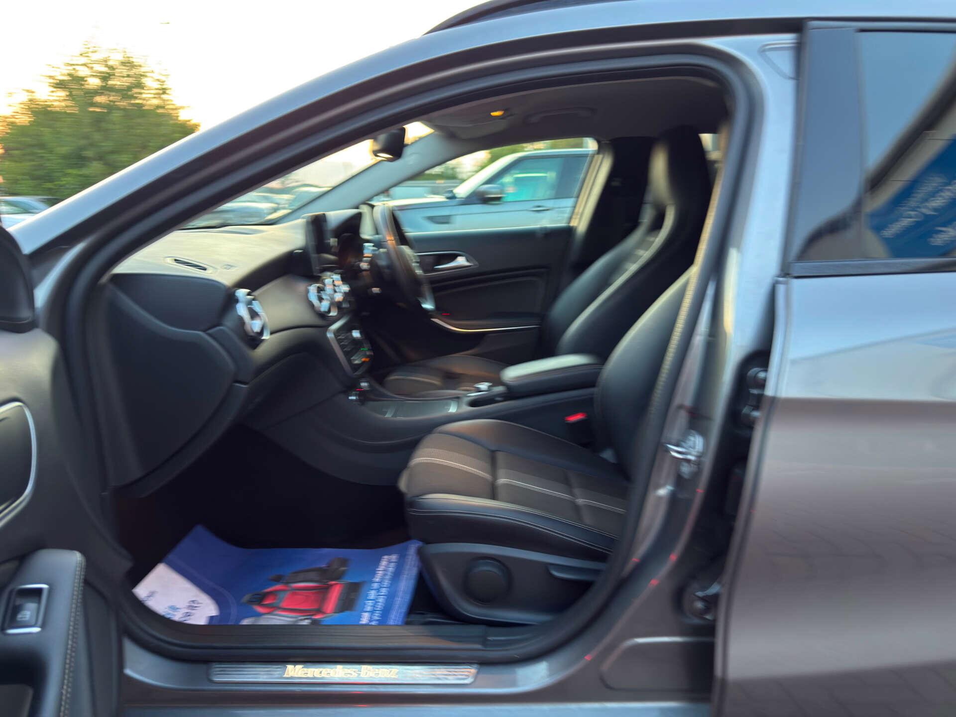 Mercedes-Benz Gla view 40