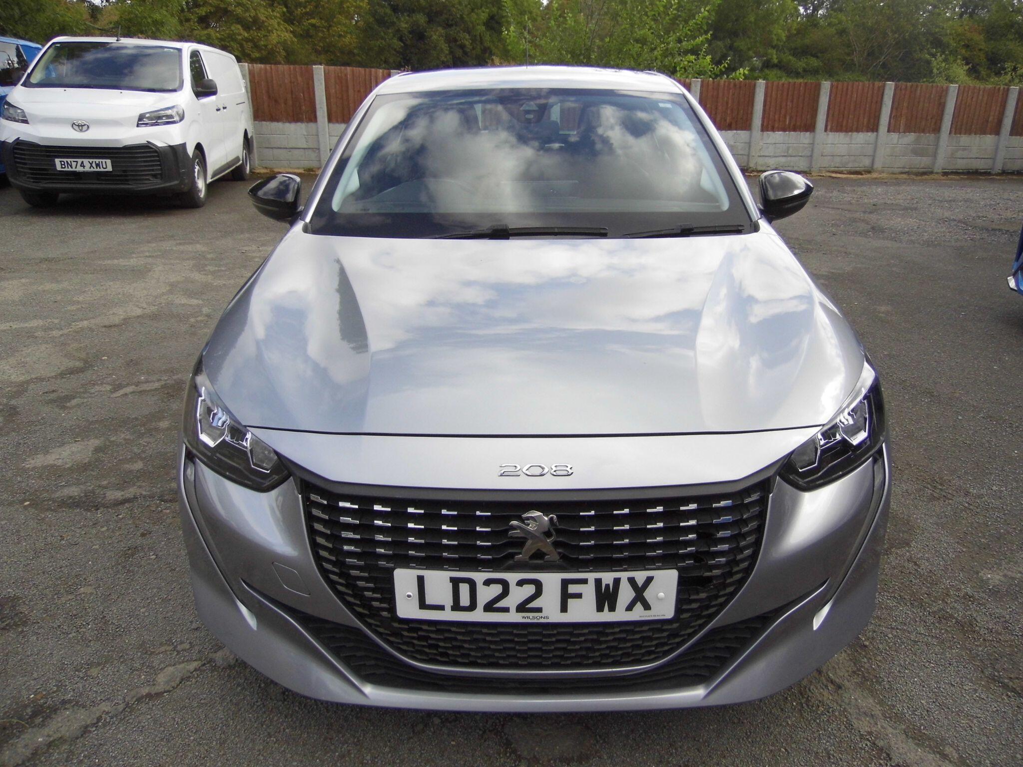 Peugeot 208 view 2