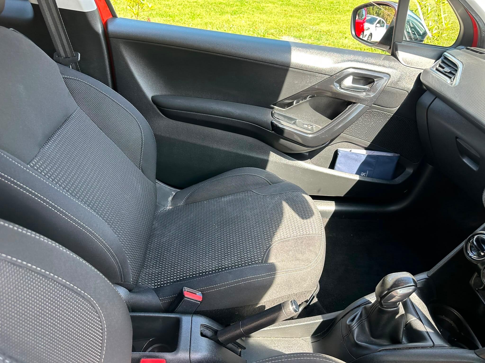 Peugeot 208 view 21