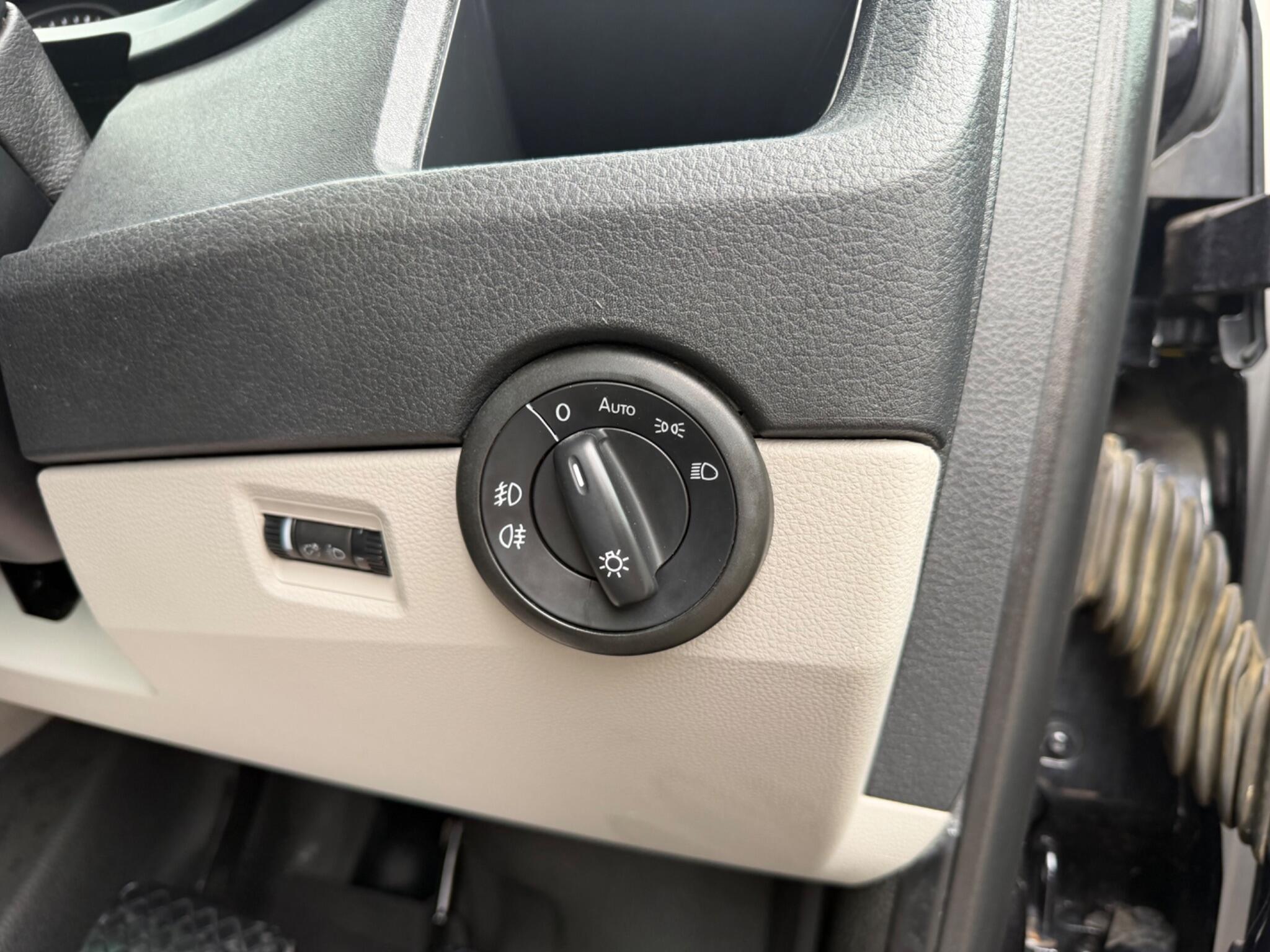 Volkswagen Transporter view 24