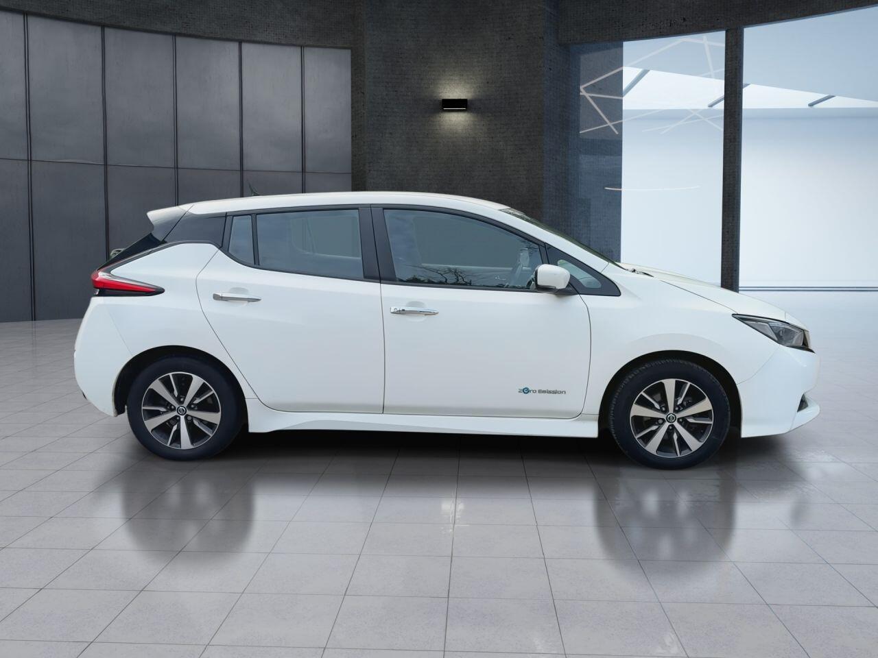 Nissan Leaf view 9