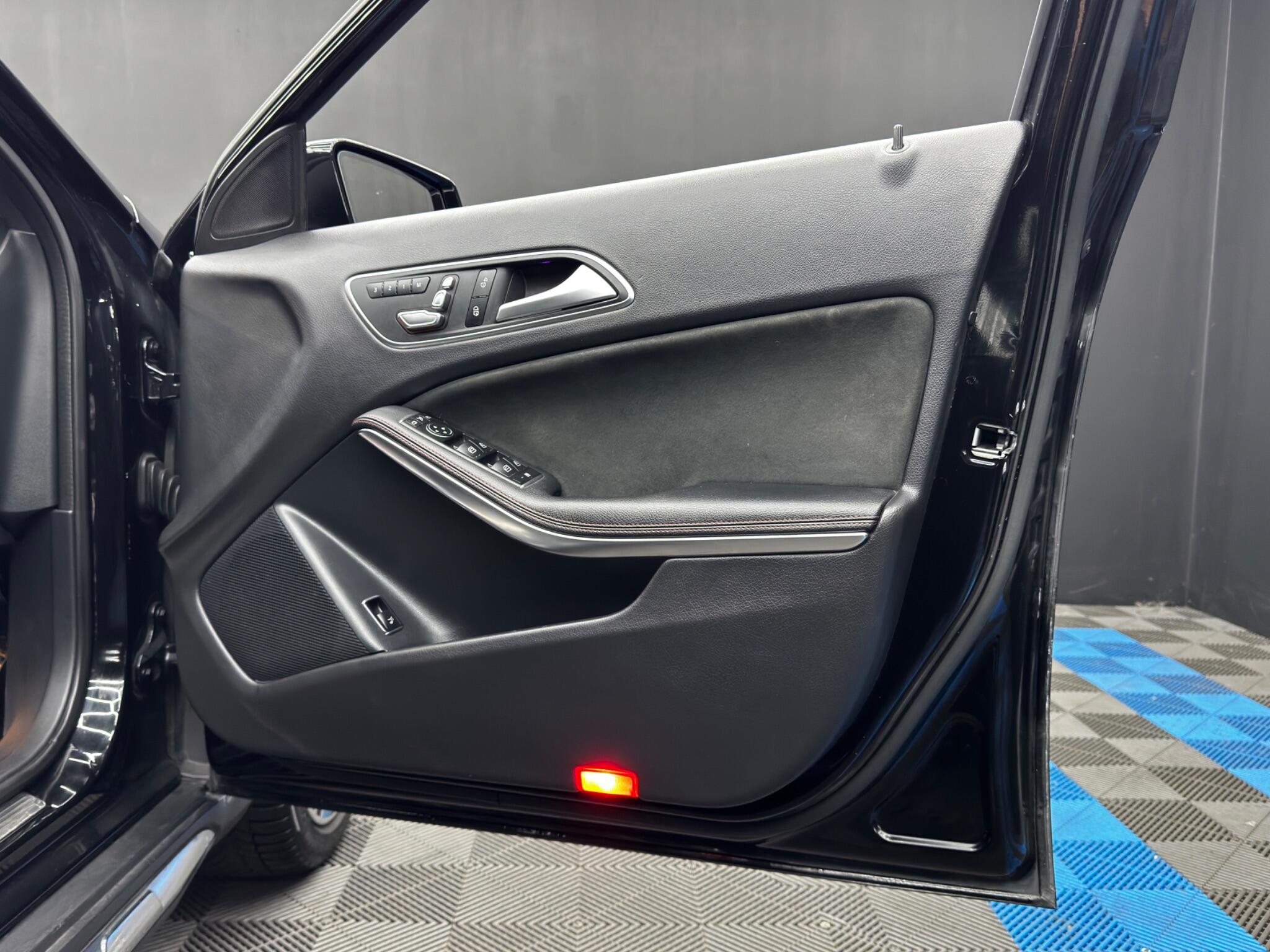 Mercedes-Benz GLA view 37