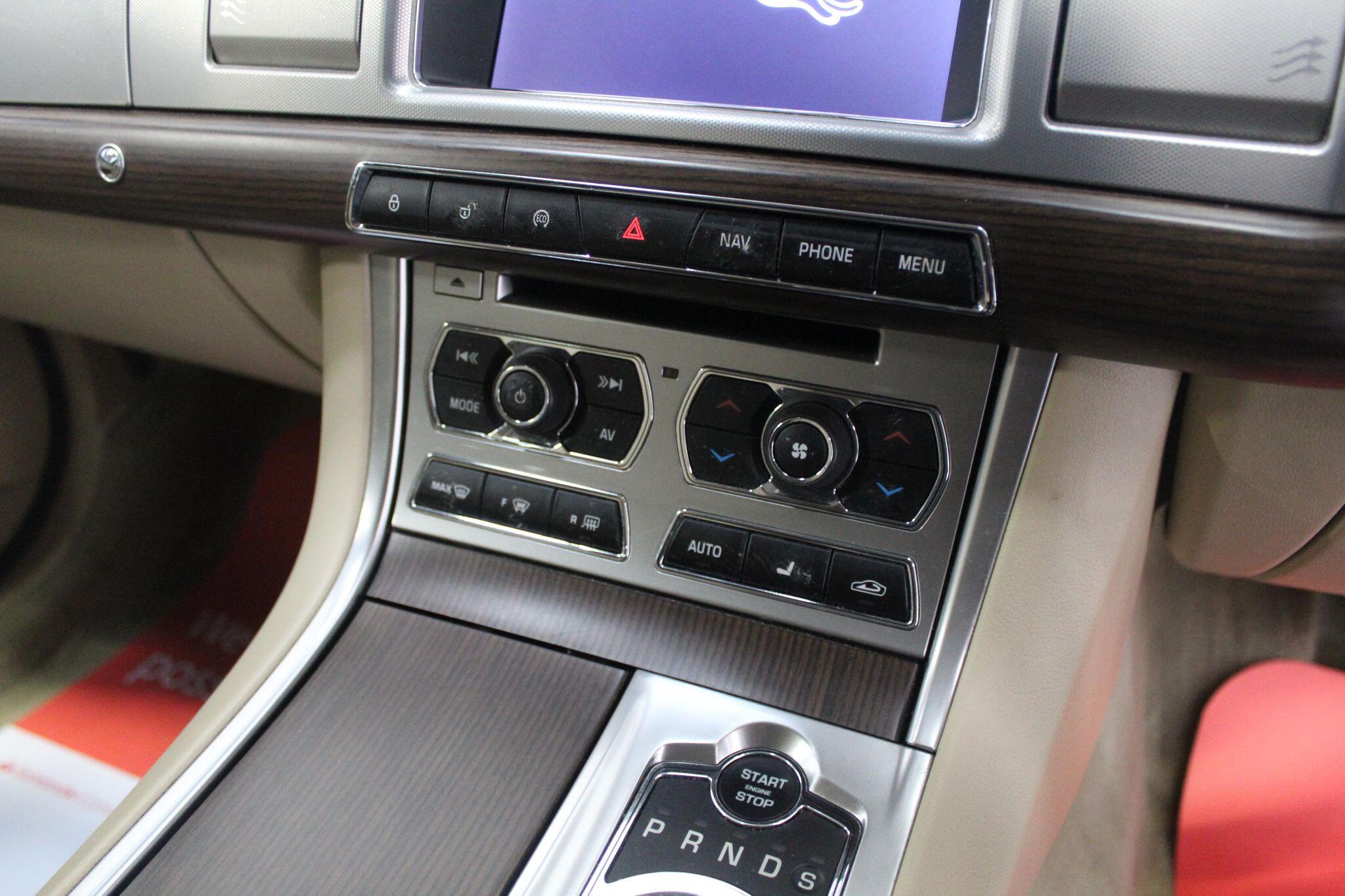 Jaguar XF view 40