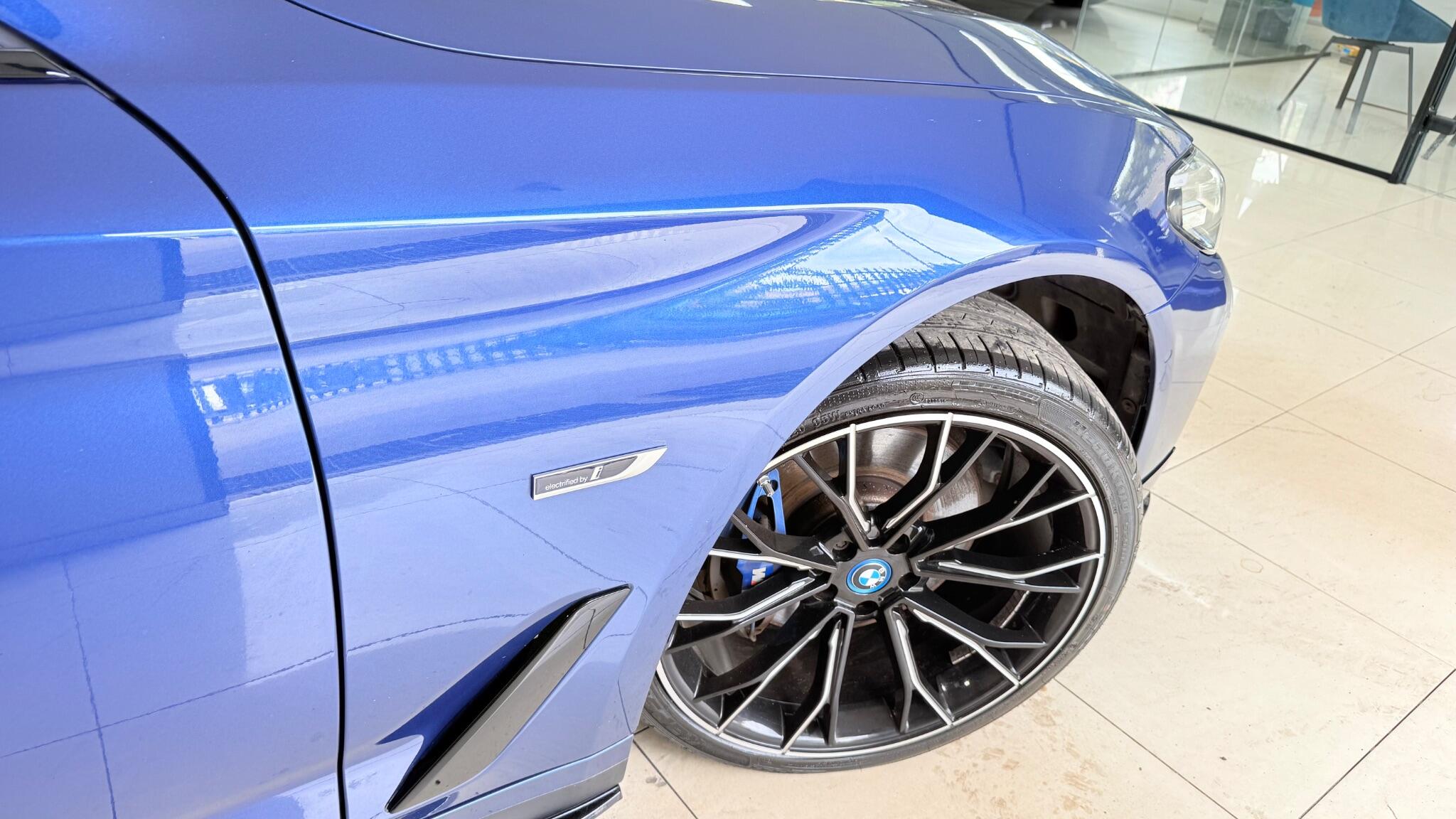 BMW 5 Series view 7