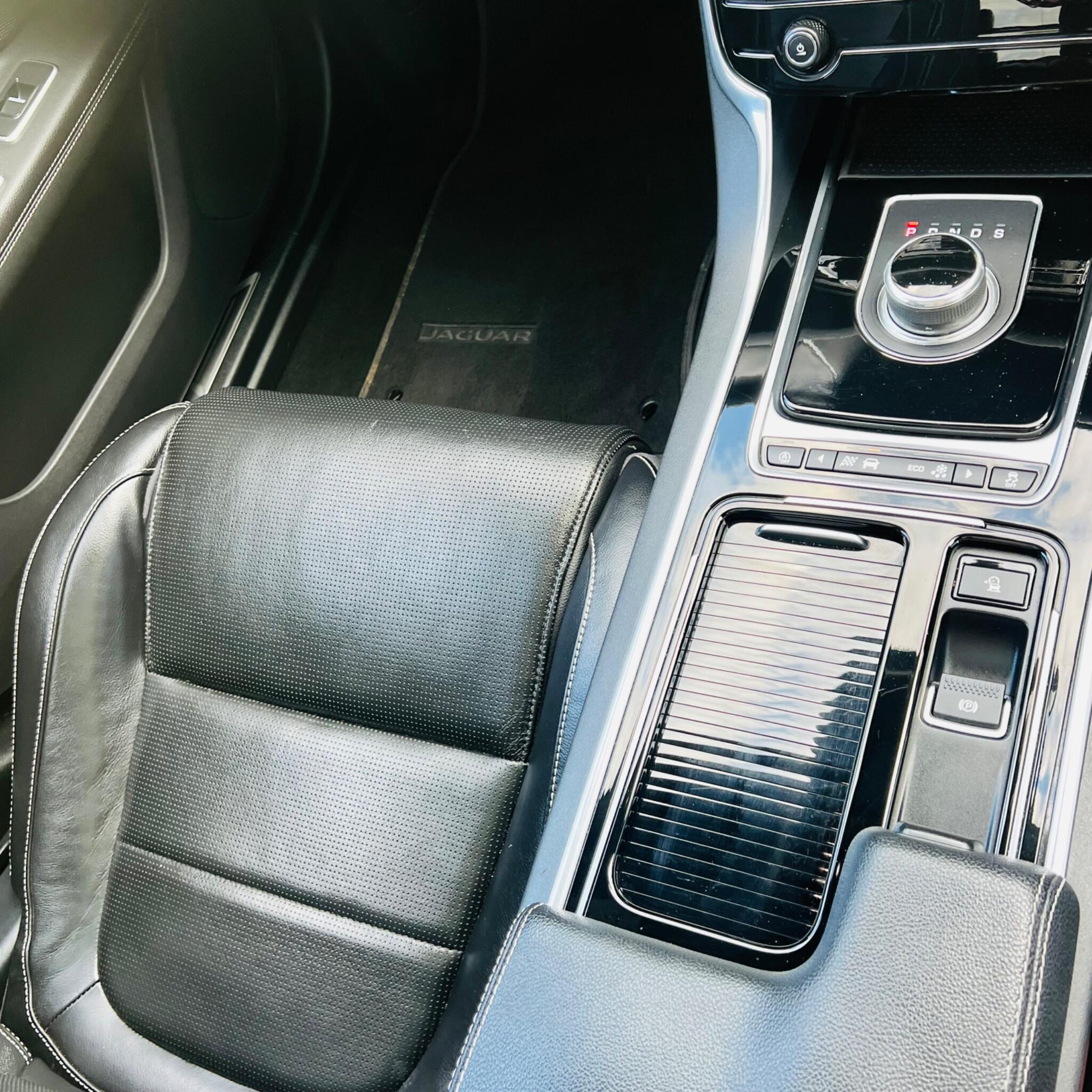 Jaguar XF view 15