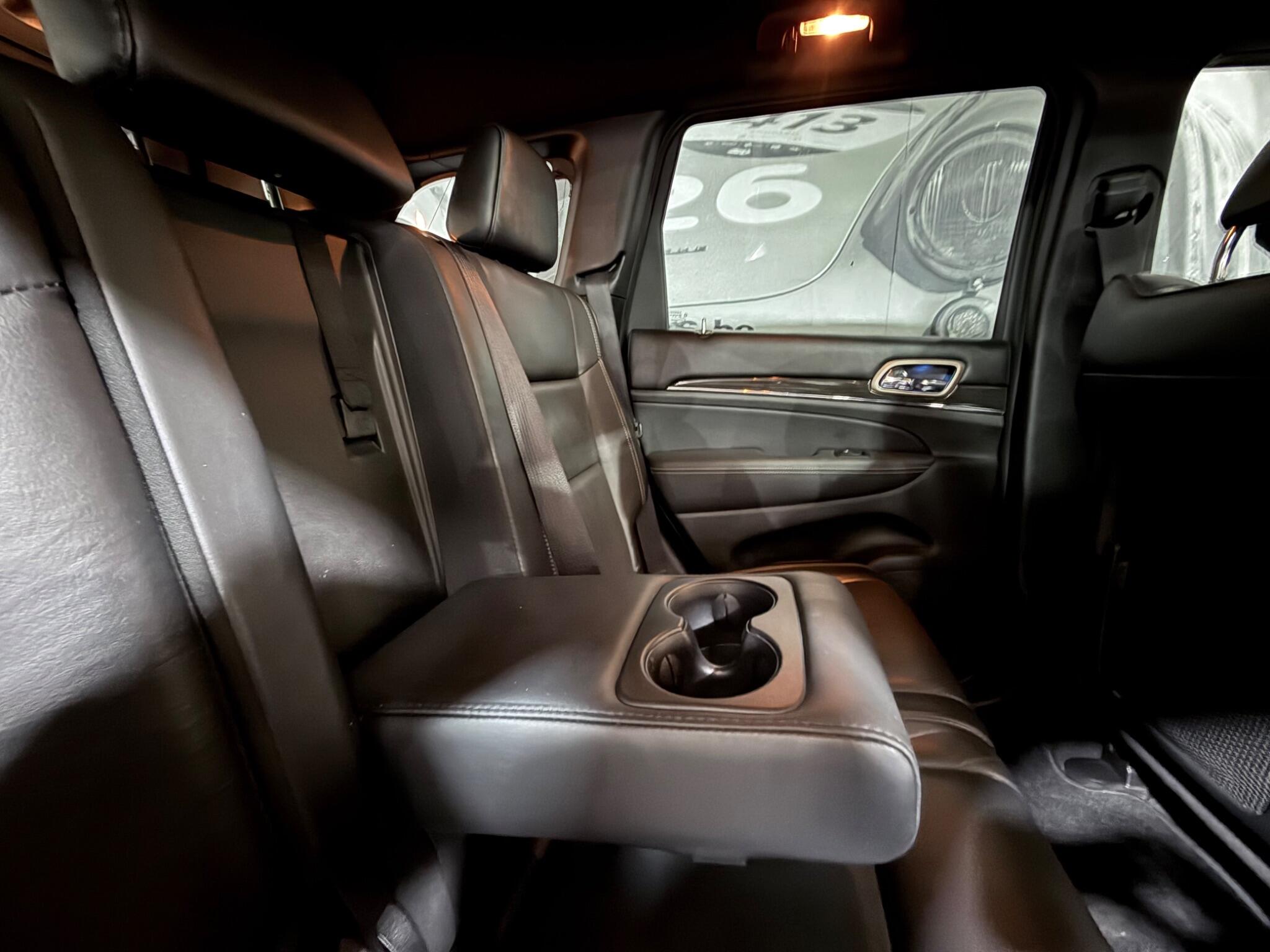 Jeep Grand Cherokee view 18