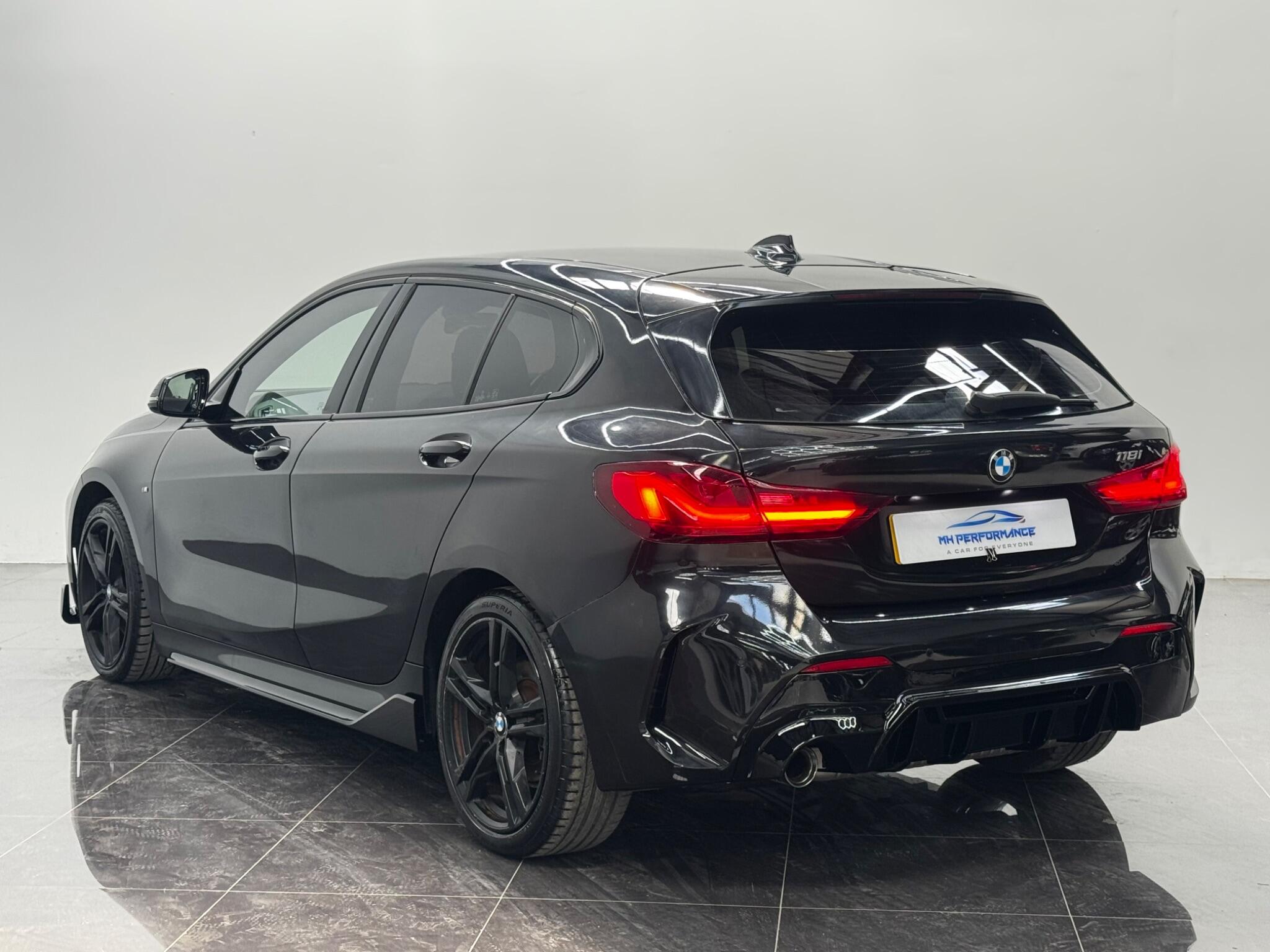 BMW 1 Series view 28