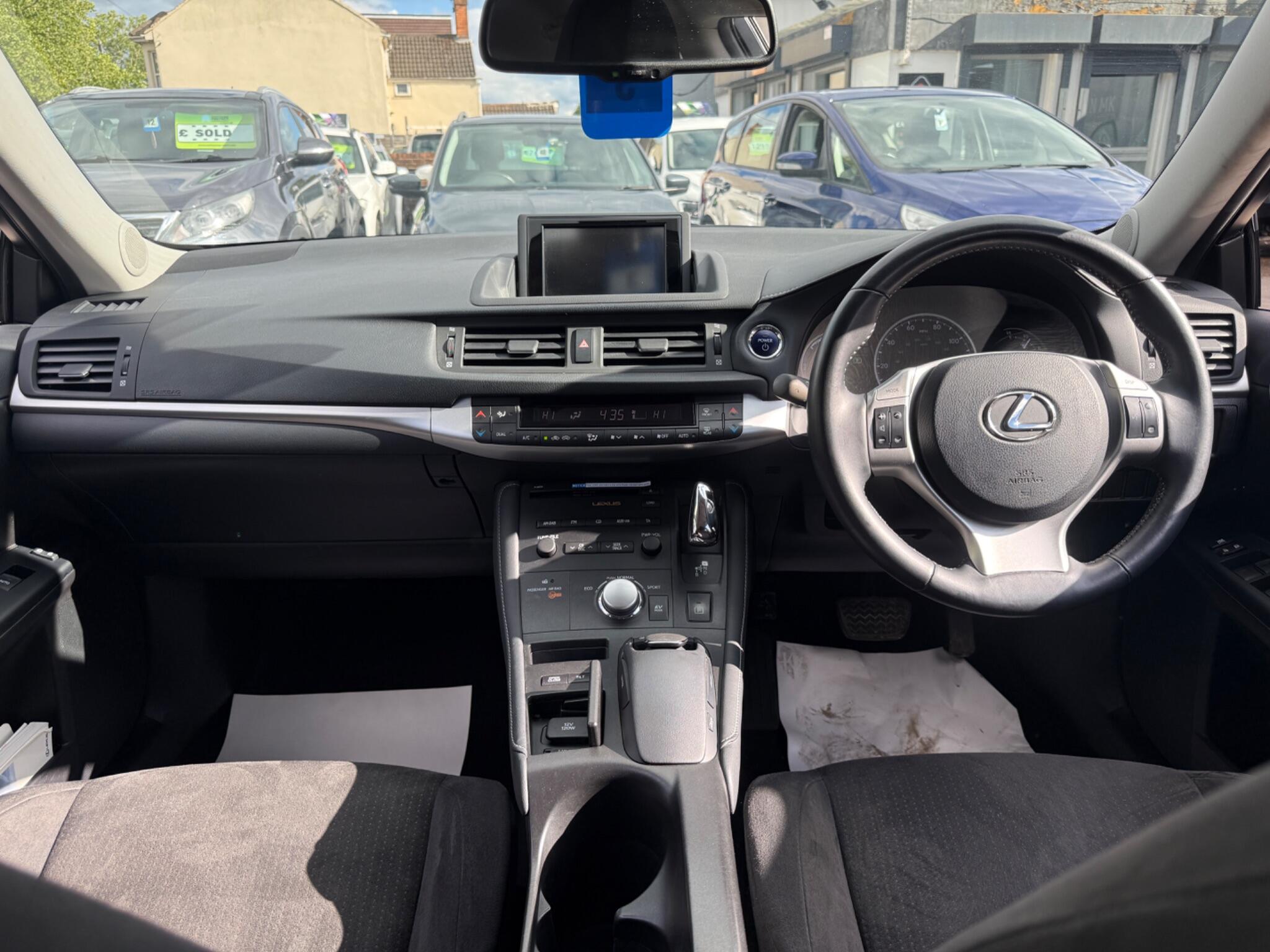 Lexus CT - Image 56