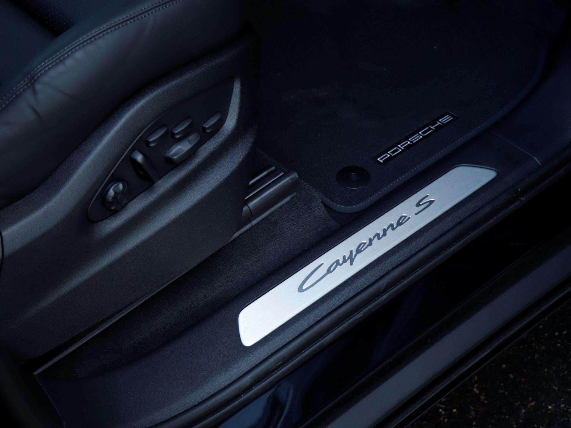 Porsche Cayenne view 22