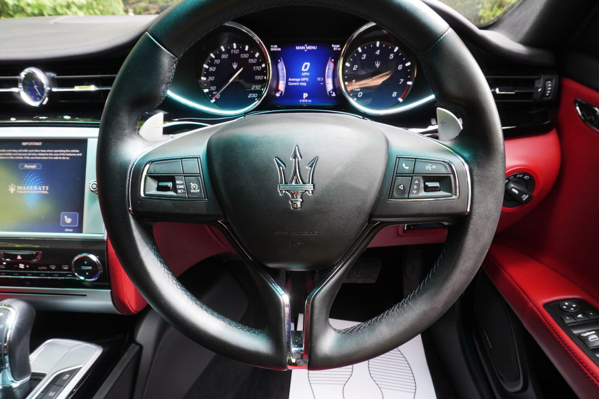 Maserati Quattroporte view 40