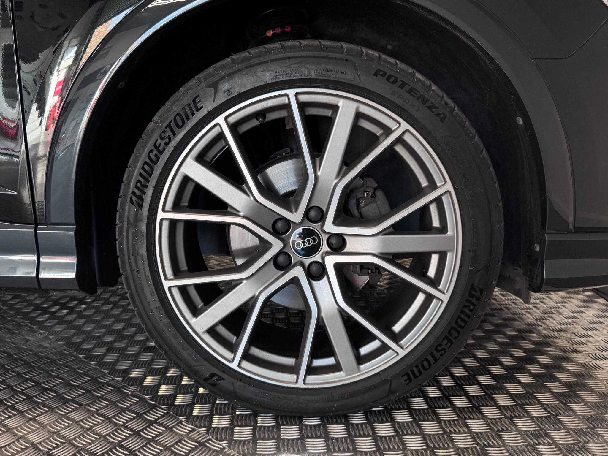 Audi Q3 view 63