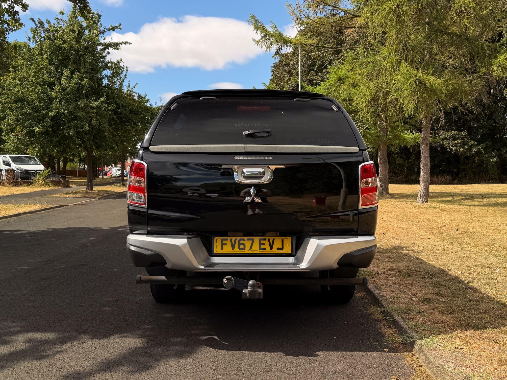 Mitsubishi L200 view 5