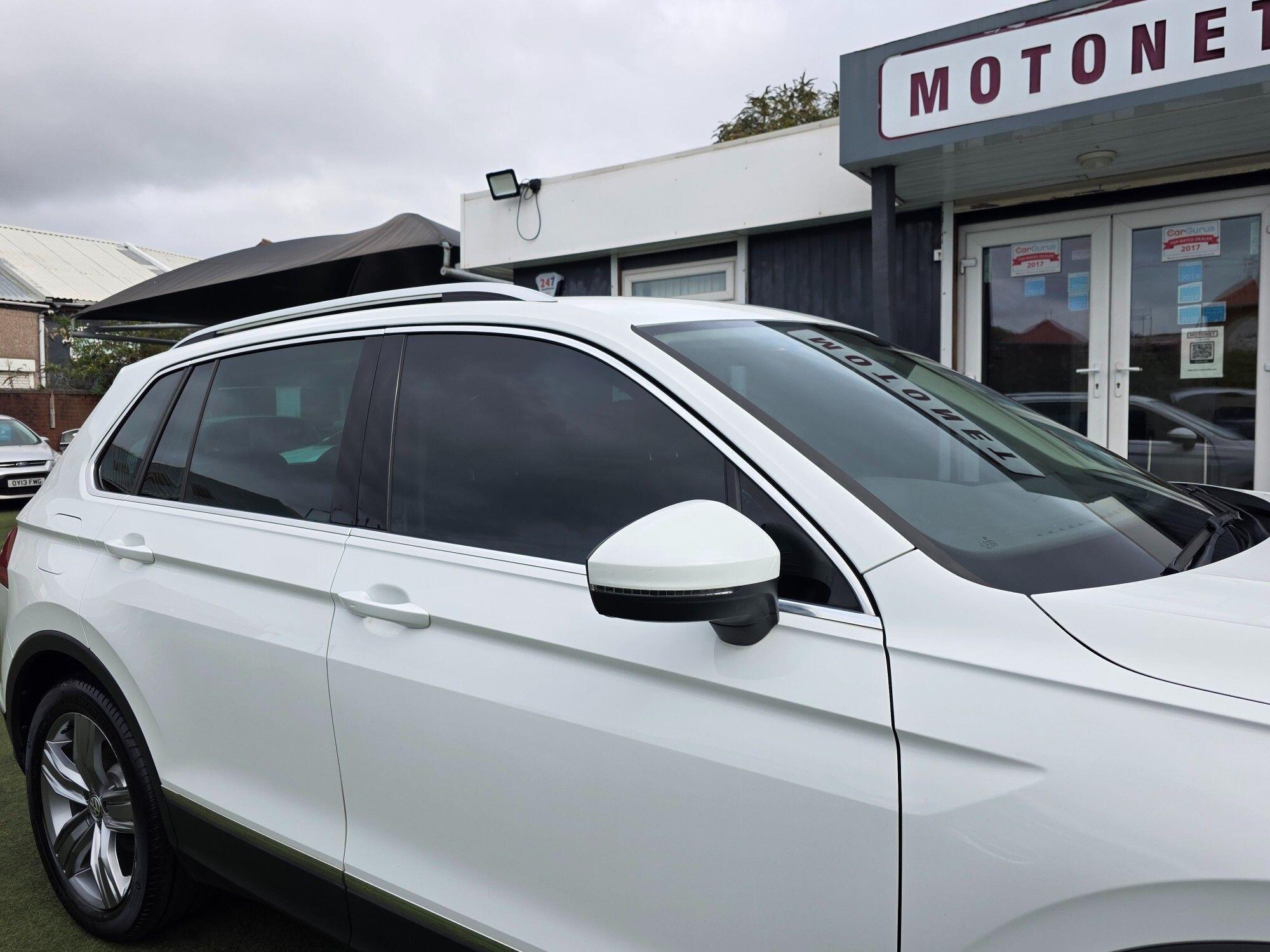 Volkswagen Tiguan view 21